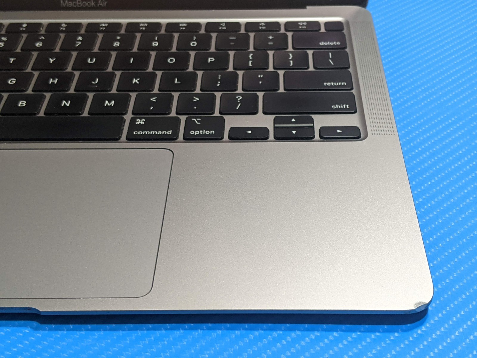 Apple MacBook Air A2337 (2020) M1 8CPU/7GPU 8GB 128GB 13.3″ OS Sonoma MGN63LL/A