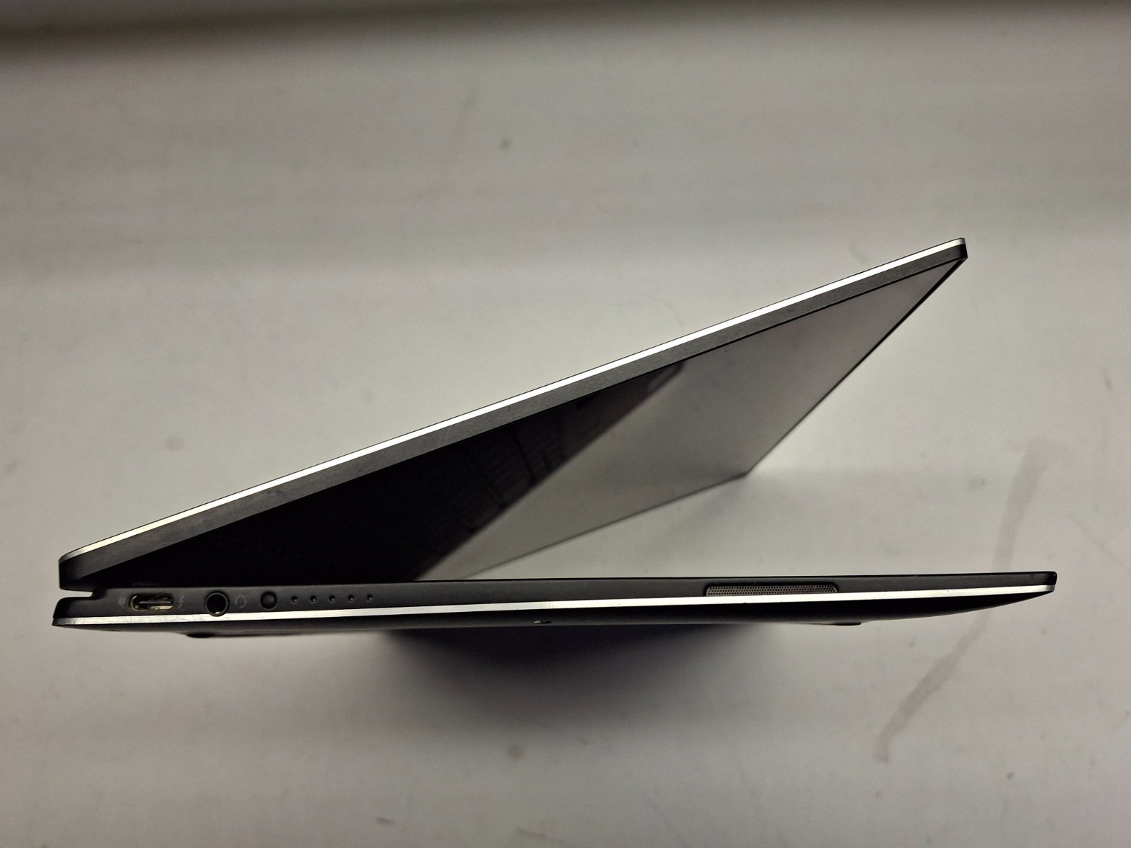 Dell XPS 13 9365 (2-in-1) QHD+ TOUCH i7-7Y75 1.30GHz 16GB 256GB SSD AC Adapter