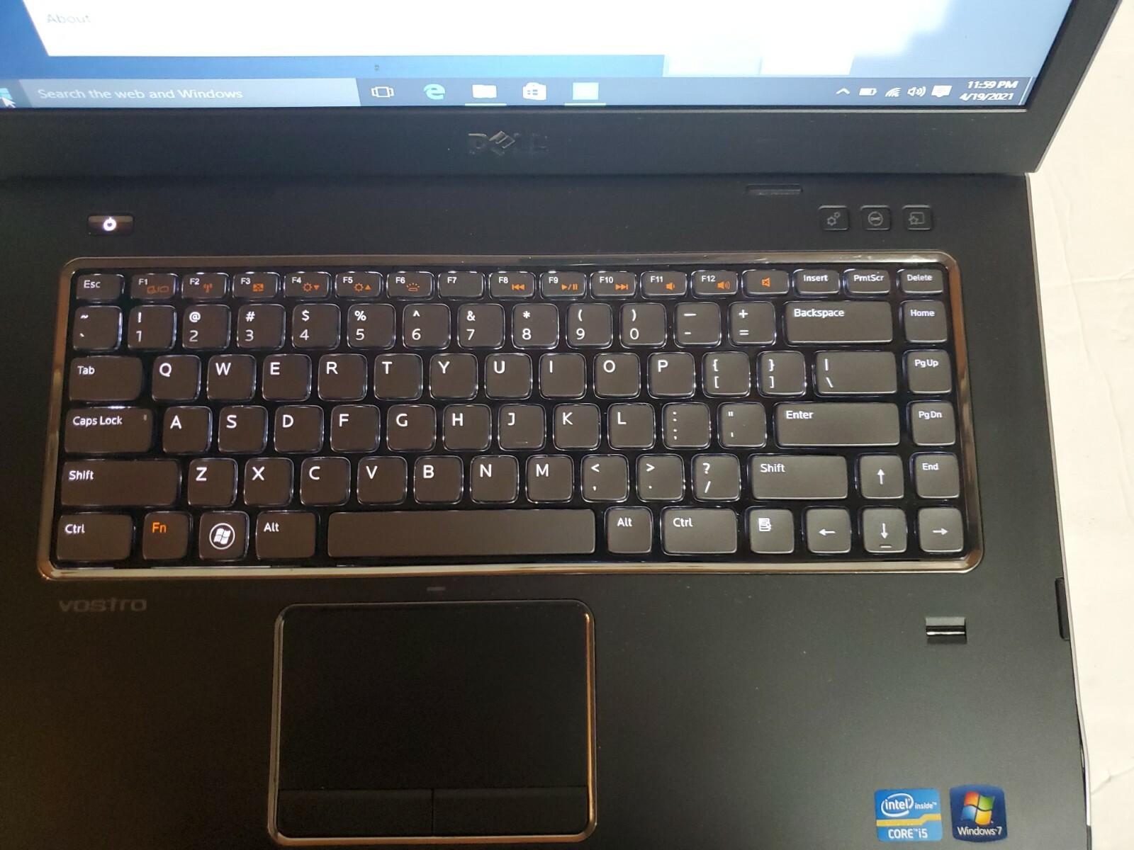 Dell Vostro 3550 Laptop Intel Core i5-2410M @ 2.30 Ghz 4GB 320GB HDD for part