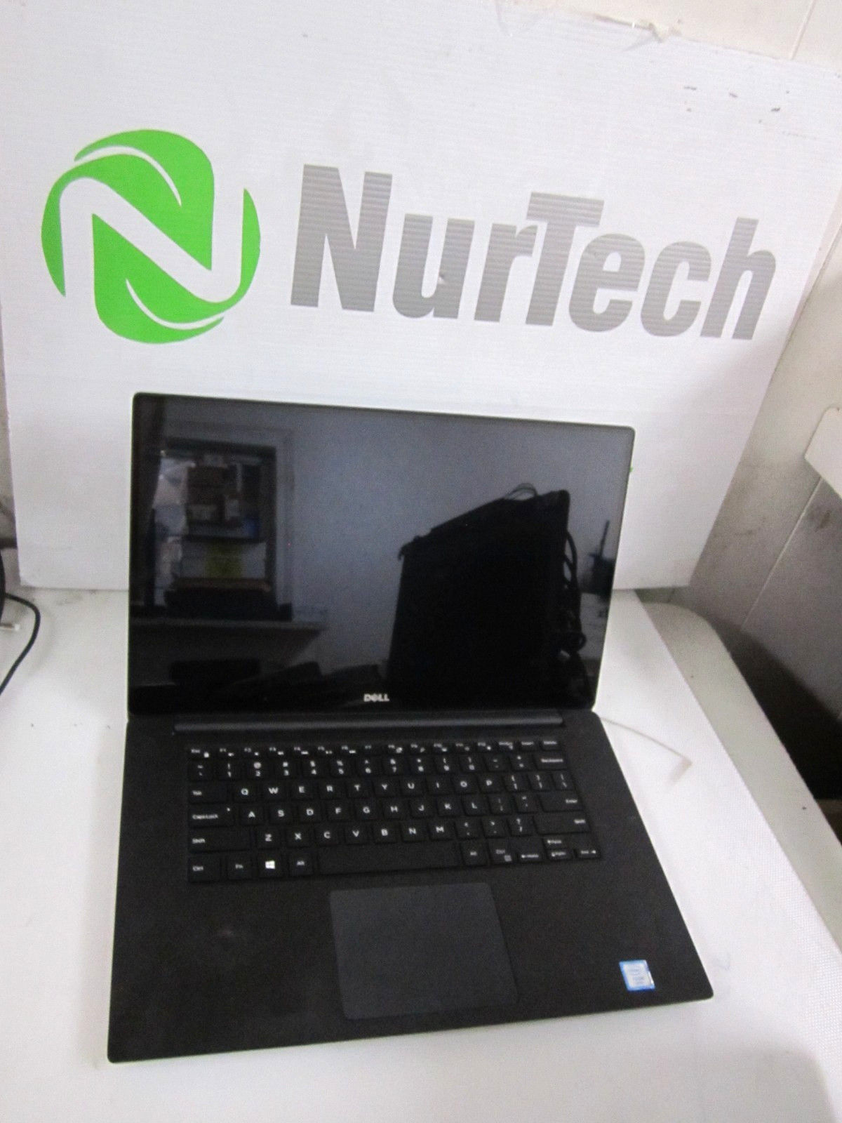 Dell Precision 5510 Xeon E3-1505 16GB 2.80GHZ 240GB M2SSD NOOS LAPTOP + AC