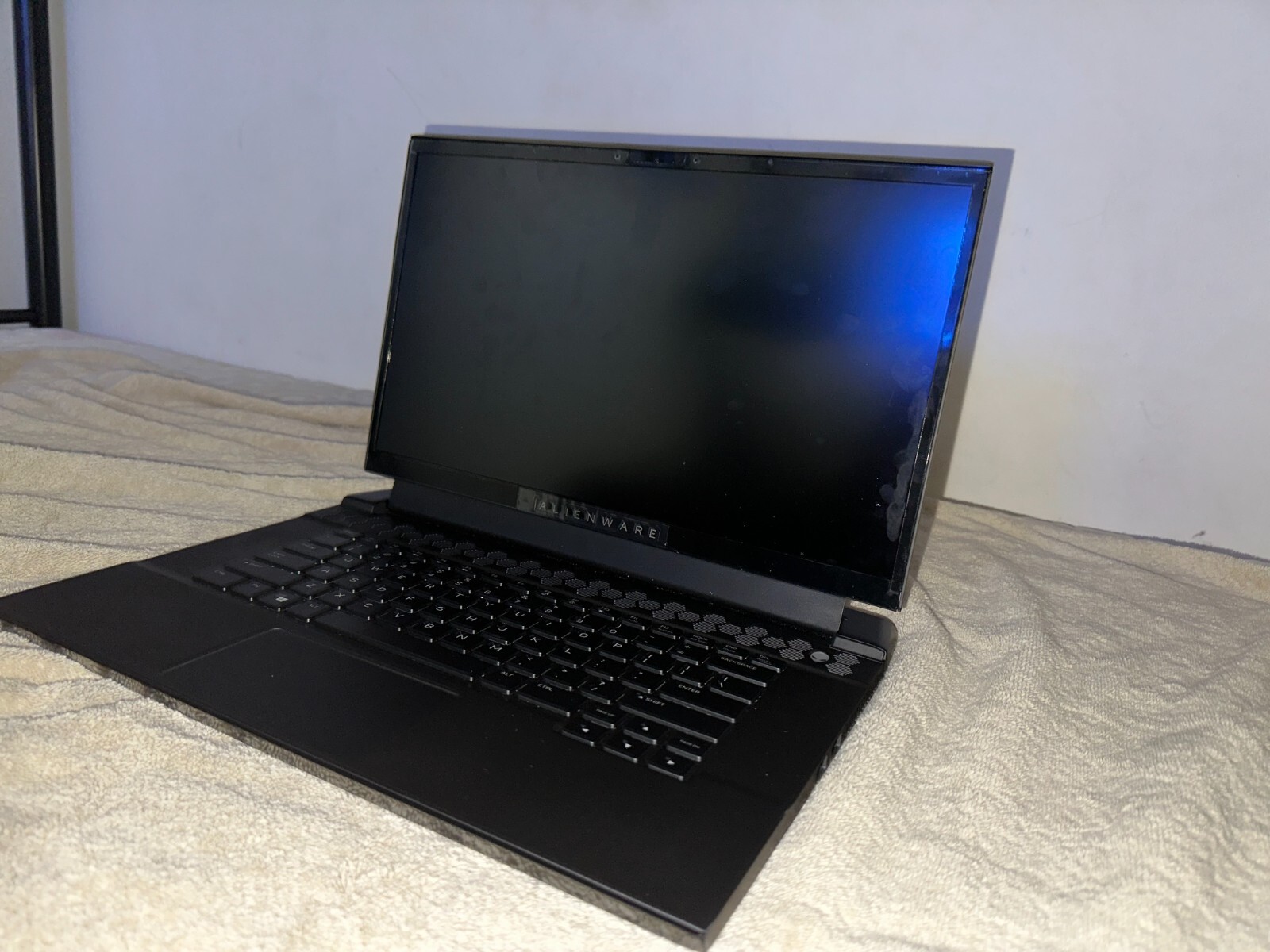 Alienware M15 R2 15.6″ (512GB SSD, Intel Core i7 9th Gen. 4.50GHz, 16GB) Laptop