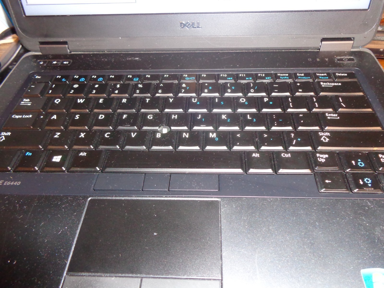Dell Latitude E6440 14″ i5-4310M 2.7ghz no op system w charger 2 batteries DVD