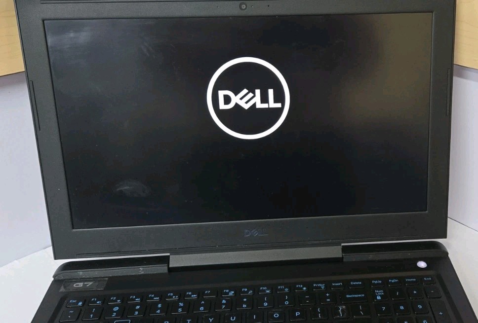 Dell G7 7588 15.6″ i7-8750H 2.2GHz 16GB RAM (512GB SSD+2HDD)GTX 1060 Max-Q