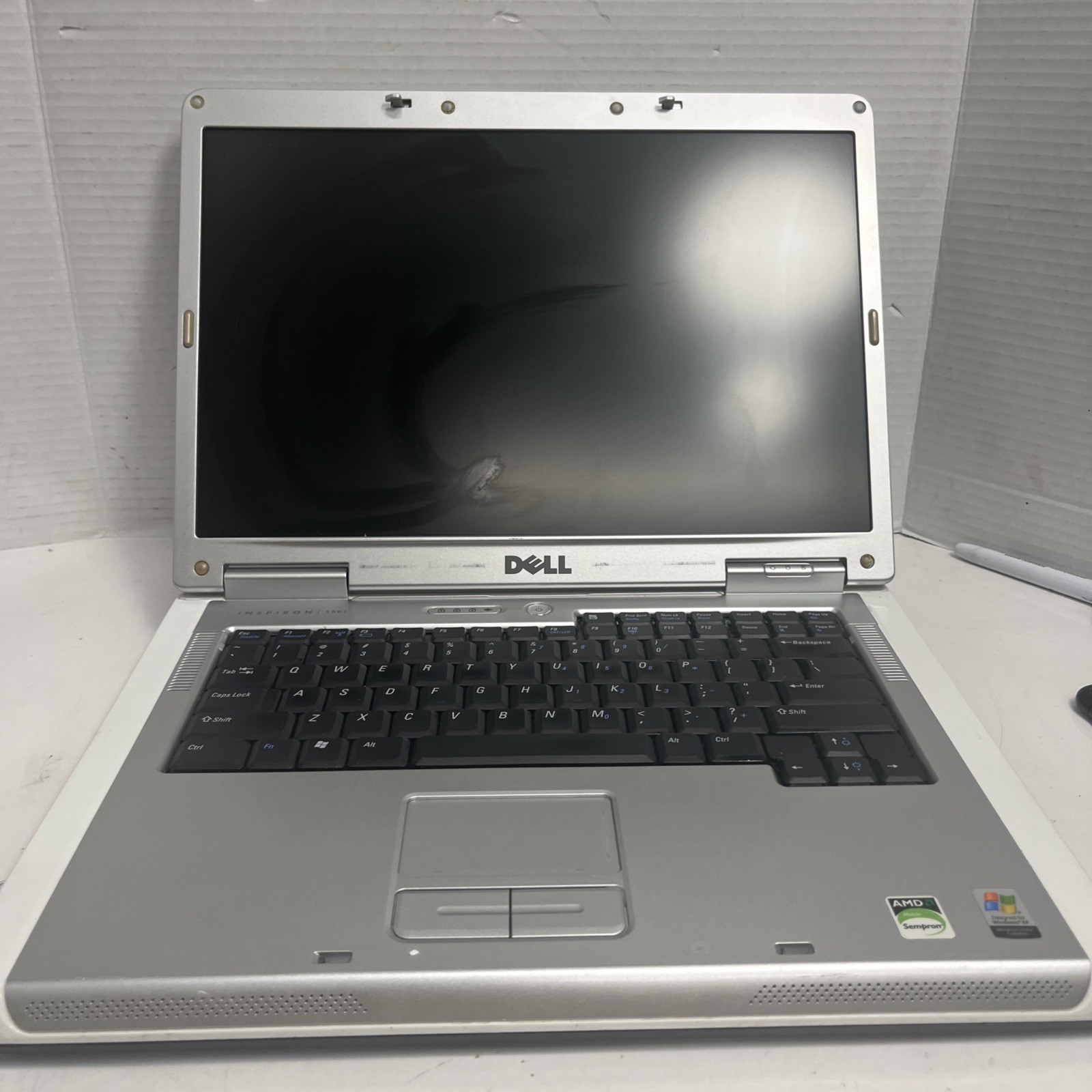 Dell Inspiron 1501 15.6″ AMD Sempron 512 MB RAM 0 GB HDD