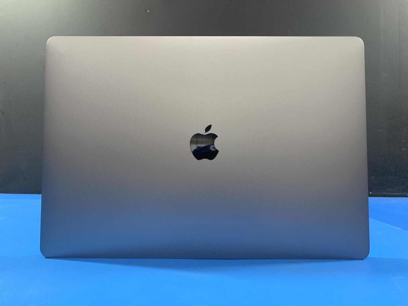 Apple MacBook Pro A1990 Core i7 9750H 2.60GHz 32GB 512GB SSD Big Sur MV902LL/A