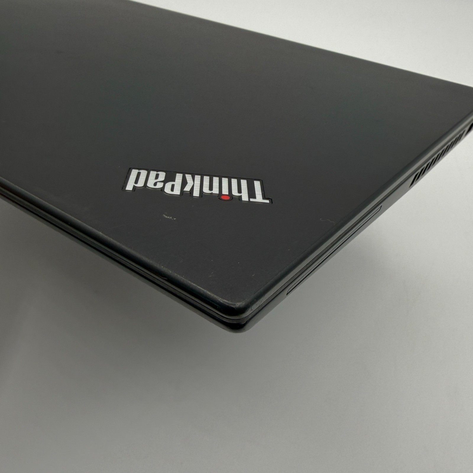 Lenovo ThinkPad T490s 14″ i7-8565U 16GB RAM 256GB SSD Win11 Pro Fingerprin Fair
