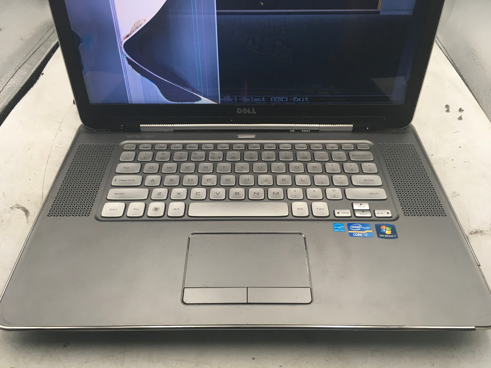 DELL XPS 152 – FOR PARTS/BAD LCD – INTEL i7-2620M – NO RAM – 15″ – READ DESC -BB
