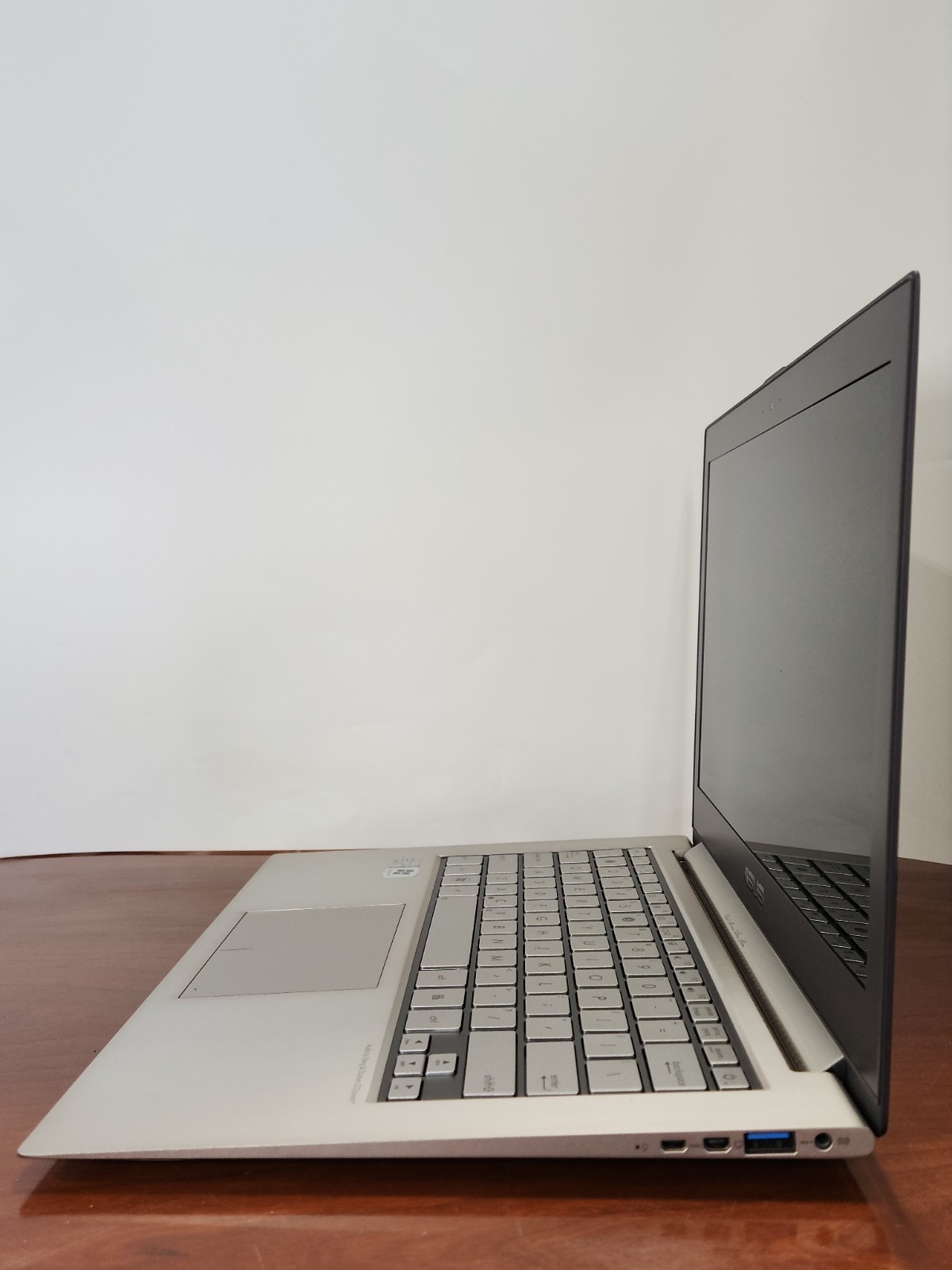 Asus 13.3 inch Zenbook Laptop 4GB 256GB | UX31-ESL6 win 11 home