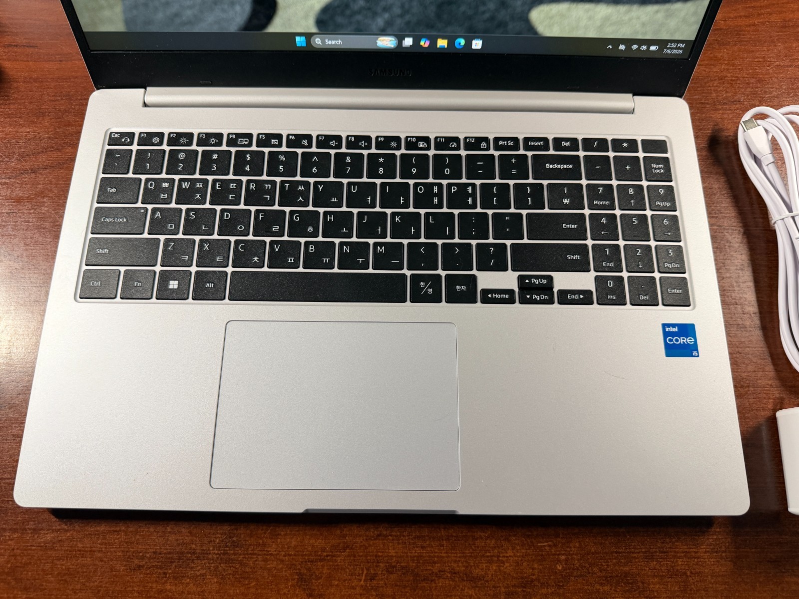Samsung Galaxy Book2 15.6″ i5-1235U 8GB RAM 256GB SSD Silver Win11 – Excellent