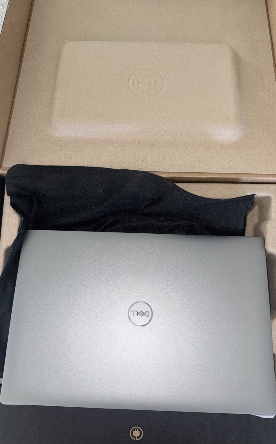Dell Precision 5490 -3.80 GHz Intel Core 7 Ultra 165H-512GB, 64GB RAM, Win.11pro