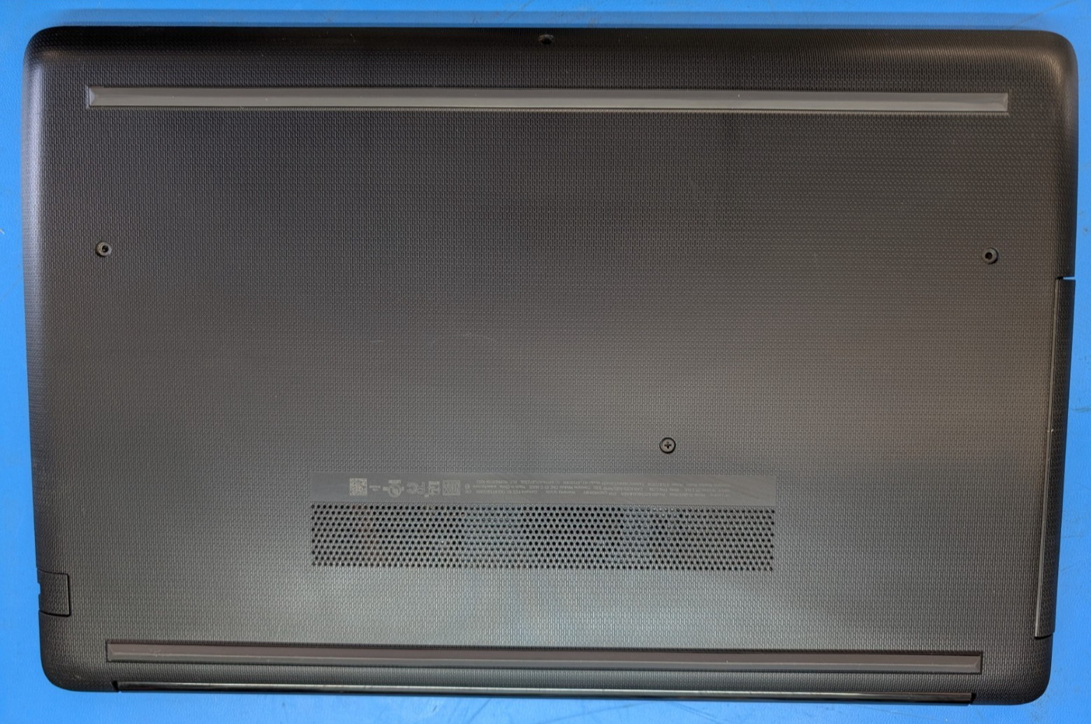 HP Laptop 15-DB0015DX 15.6″ A6-9225 2.6GHz 4GB RAM 500 GB HDD READ
