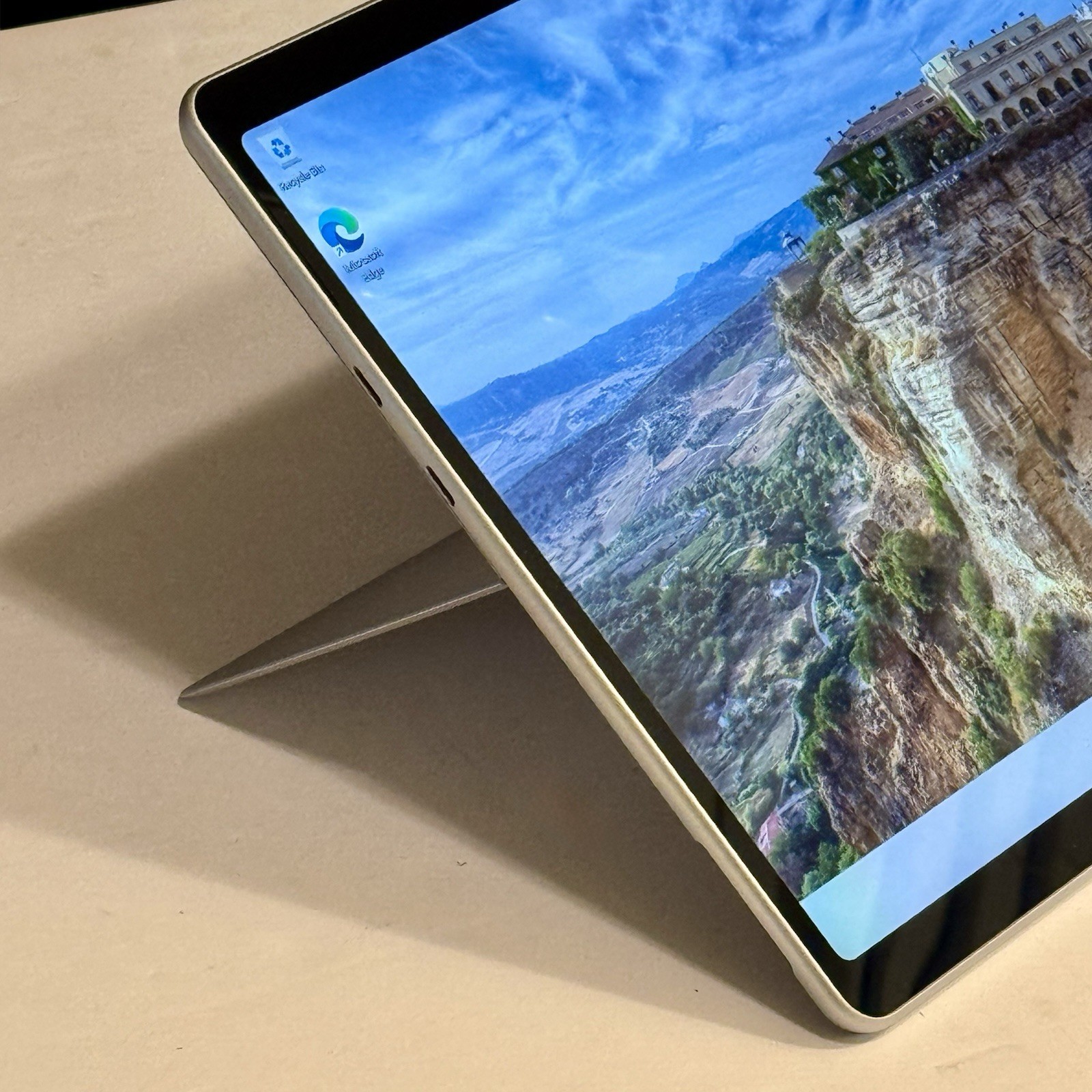 LOT OF 33 — Microsoft Surface Pro *READ DESC*