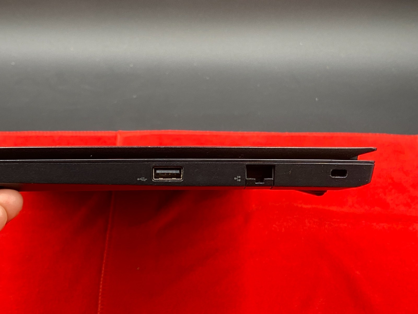 LENOVO THINKPAD E14 14″ FHD i5-10210U 8GB RAM 256GB SSD WINDOWS 11 BATTERY 84%