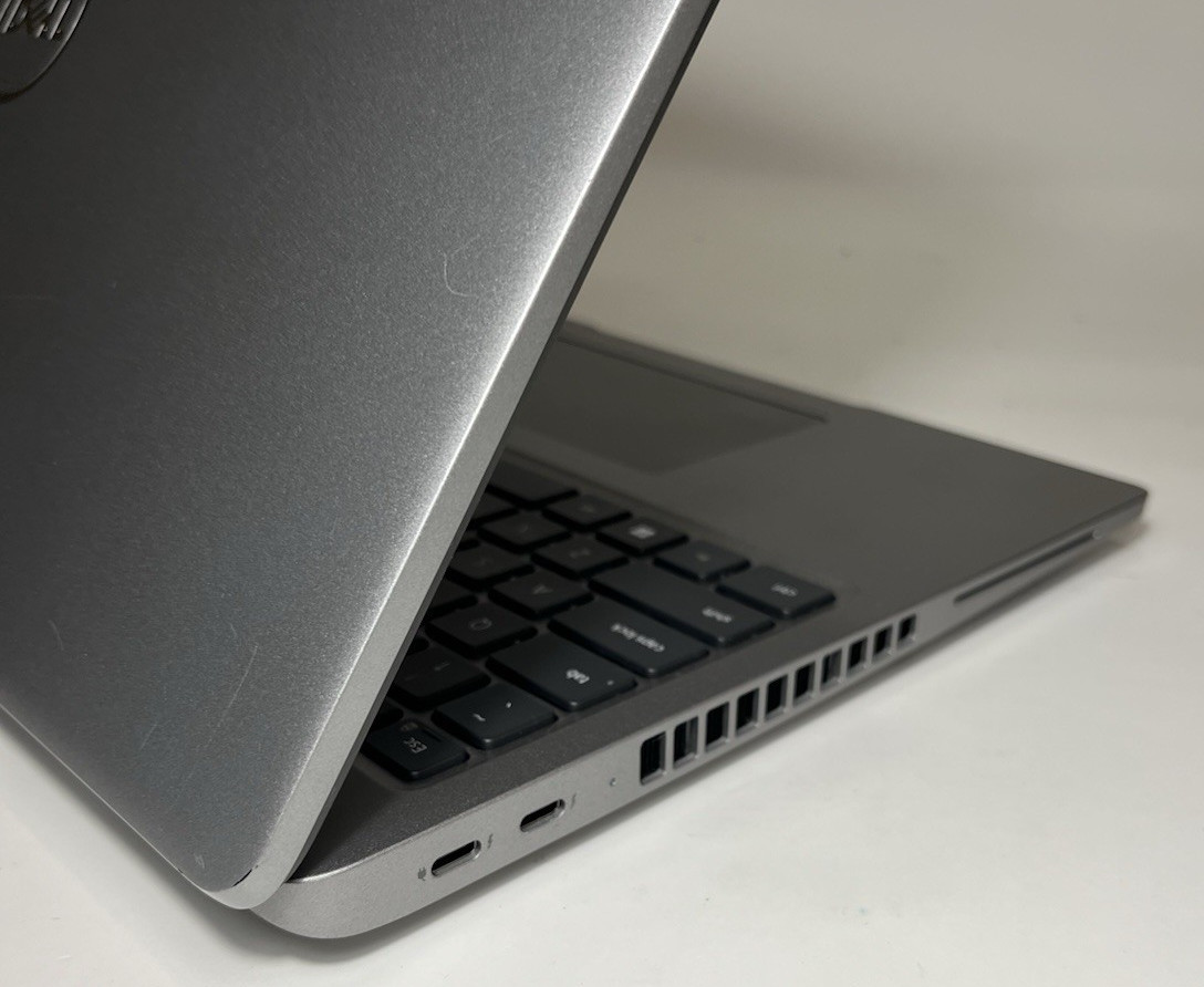 Dell Latitude 5540 15.6″ Laptop Intel i7-1365U – 8GB RAM – 512GB NVMe – W11P