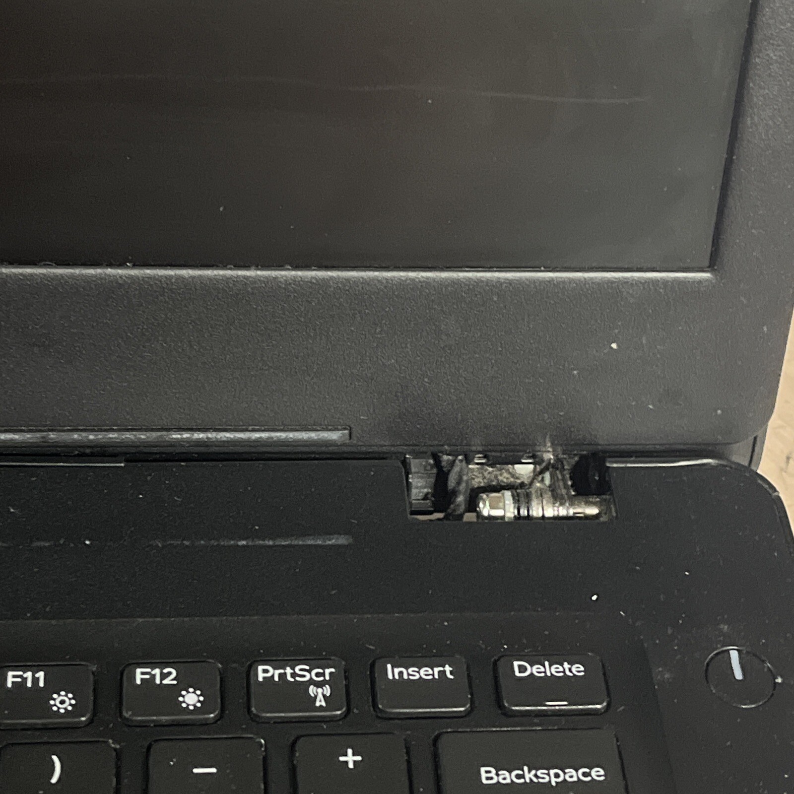 DELL LATITUDE 3490 INTEL CORE I5-8250U 1.60GHZ 8GB RAM NO HD ;