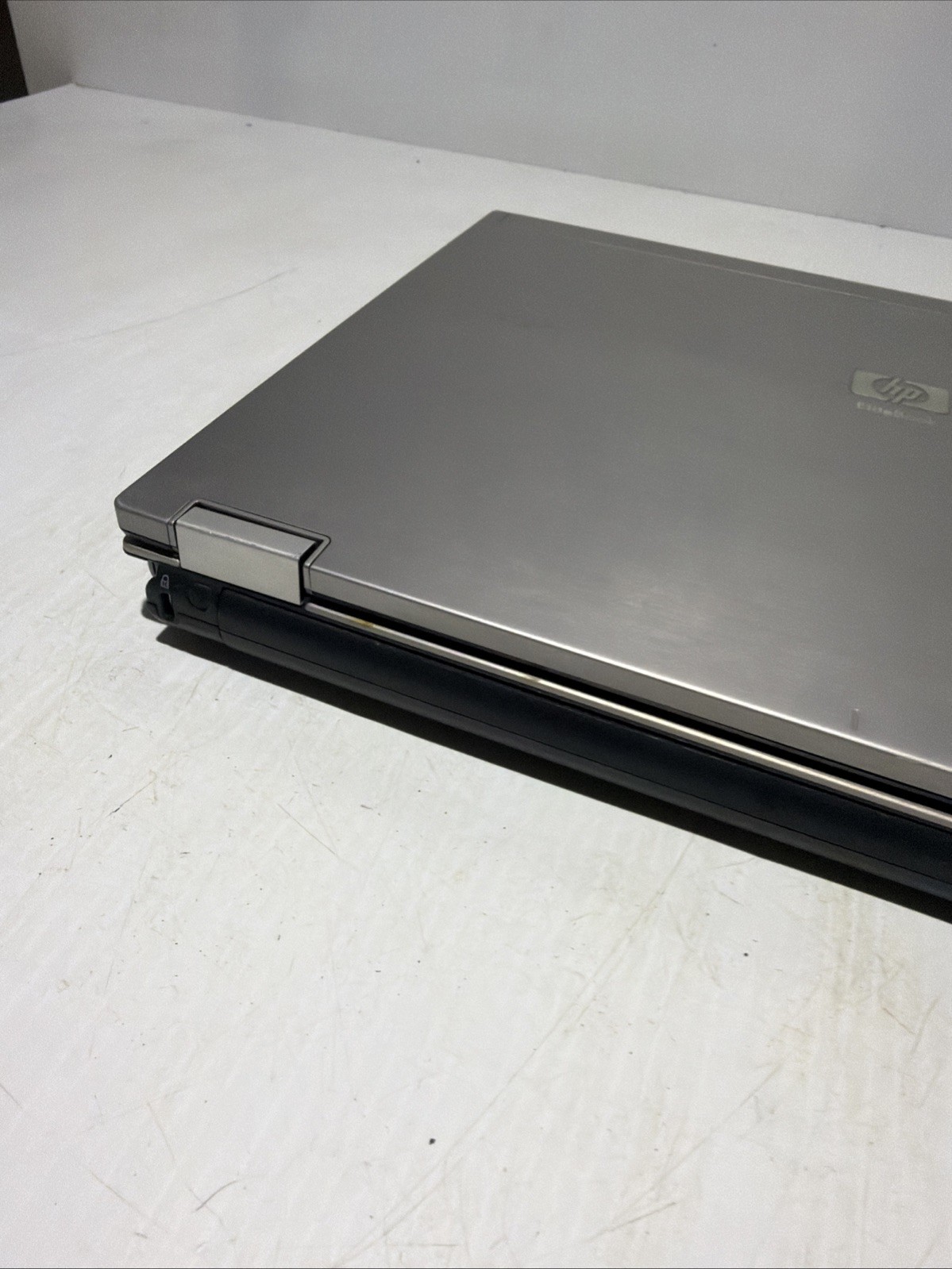 Hp Elitebook 6930p 14″ Laptop Core 2 Duo P8700 2gb Ram No Drives Boots Bios