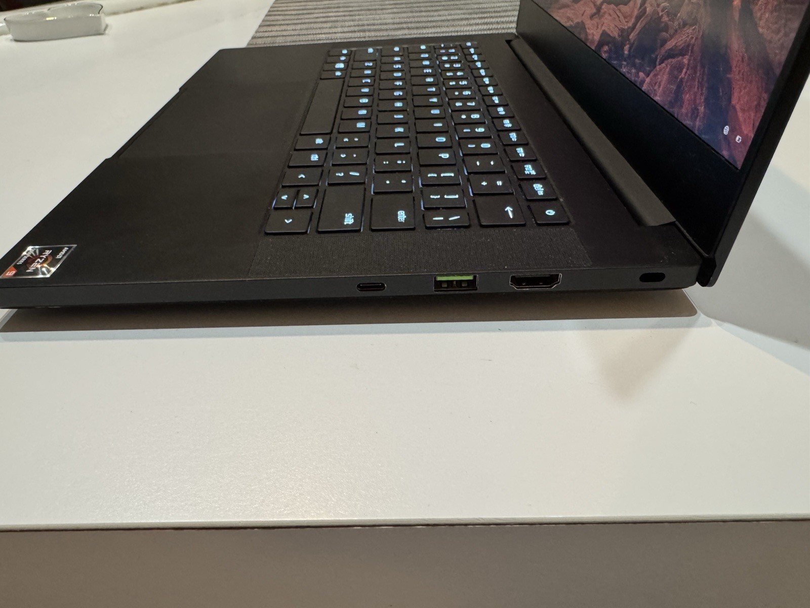 Razer Blade 14 14in Ryzen 9 5900HX RTX 3070 16GB 1TB SSD Win11