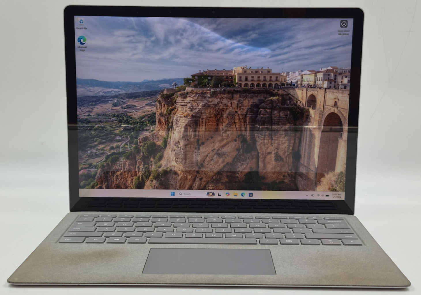 Microsoft Surface Laptop 2 i5-8350U 1.70GHz 8GB RAM 256GB NVMe SSD W11P