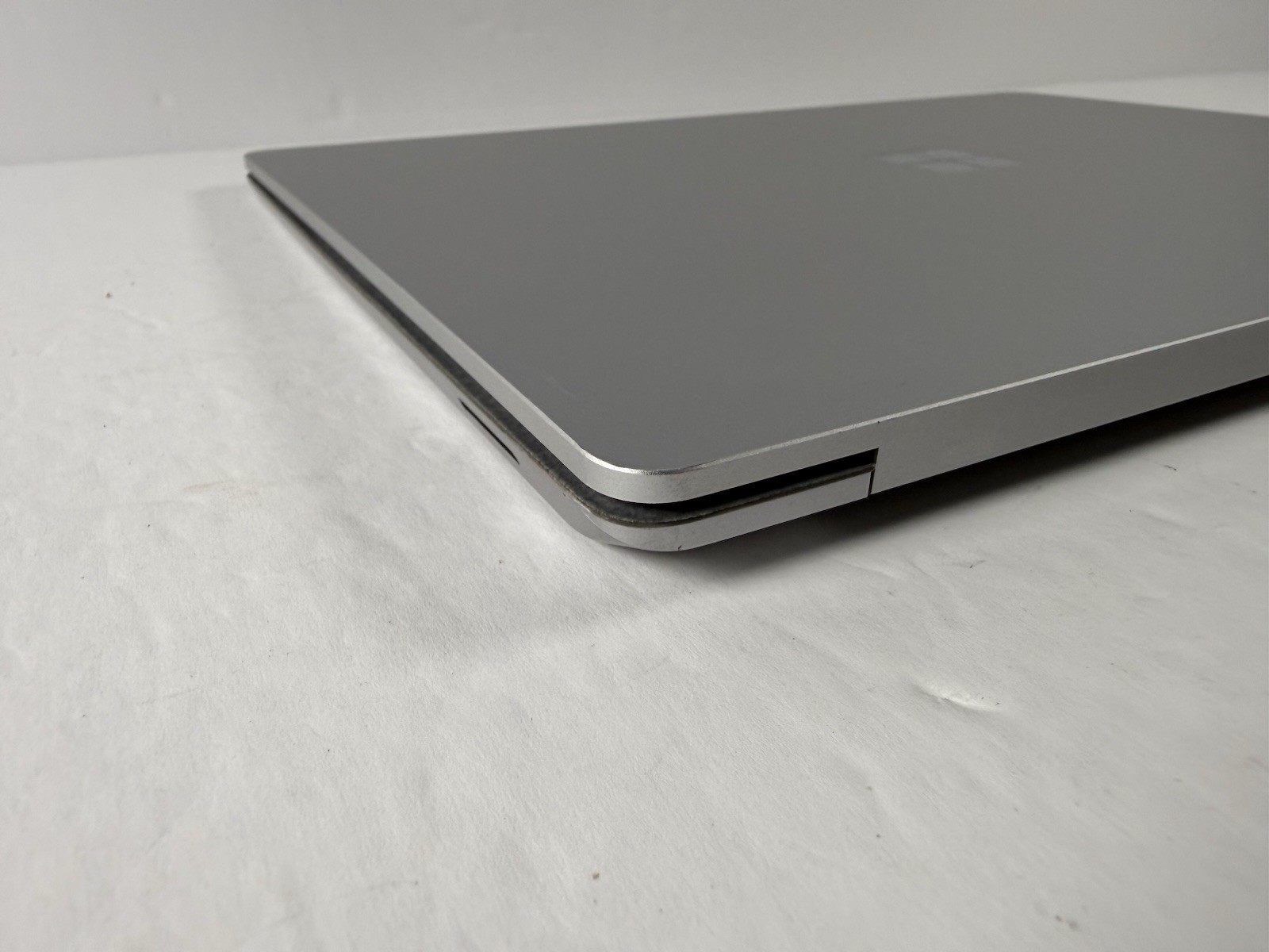 Microsoft Surface Laptop 5 13.5” 1950 Intel Core i7-1265U 16GB RAM 512GB NVME