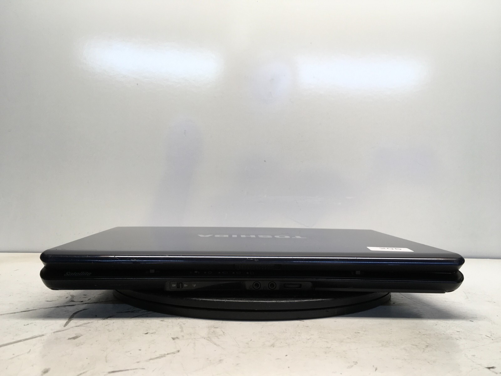Toshiba Satellite L305-S5955 Intel Celeron 900 2 GB NO HDD/Batt Dim Screen