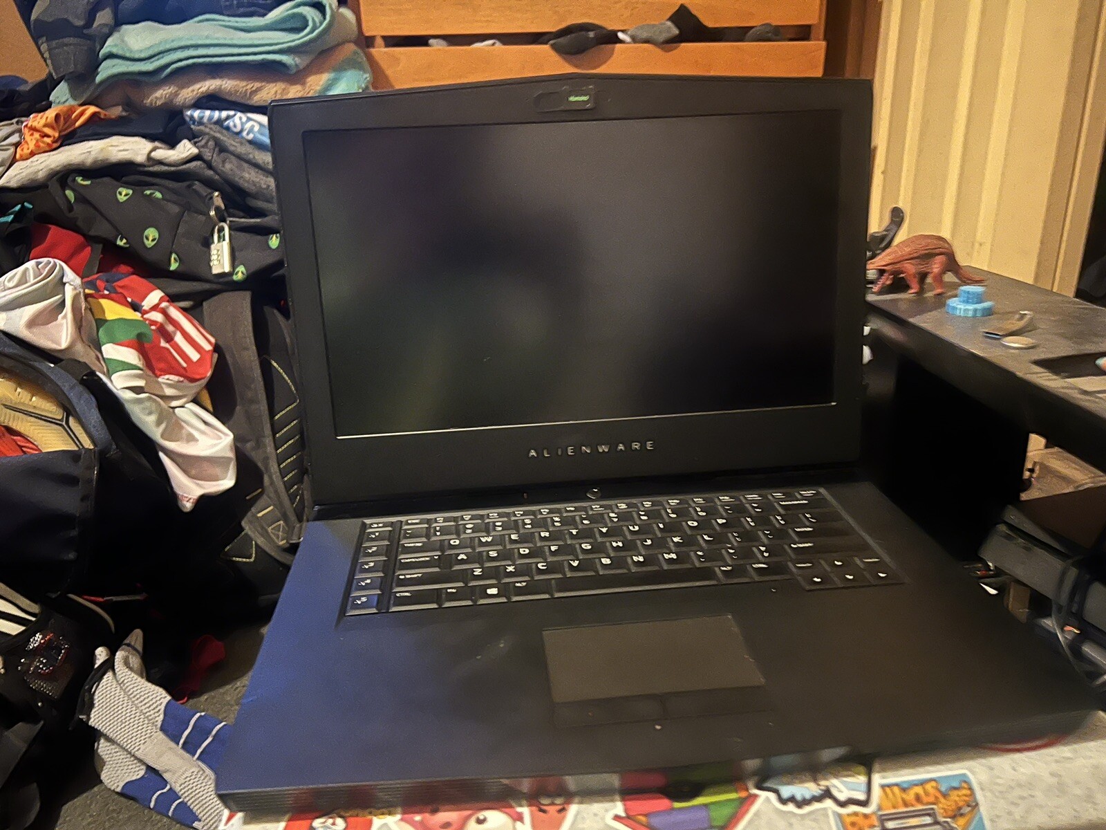 Alienware AW15R3 15.6 inch (1TB + 128GB, Intel Core i7 7th Gen., 3.80GHz, 16GB)
