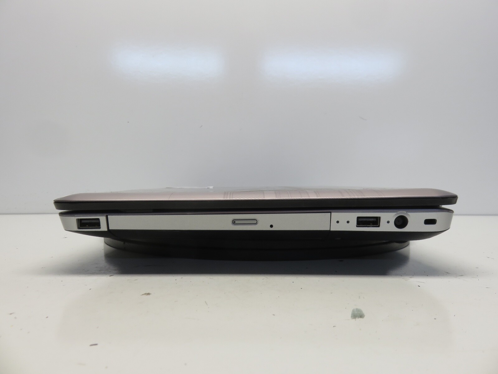 HP Pavilion DV6-3225dx Intel i3-M350 2.27GHz 4 GB NO HDD No Batt