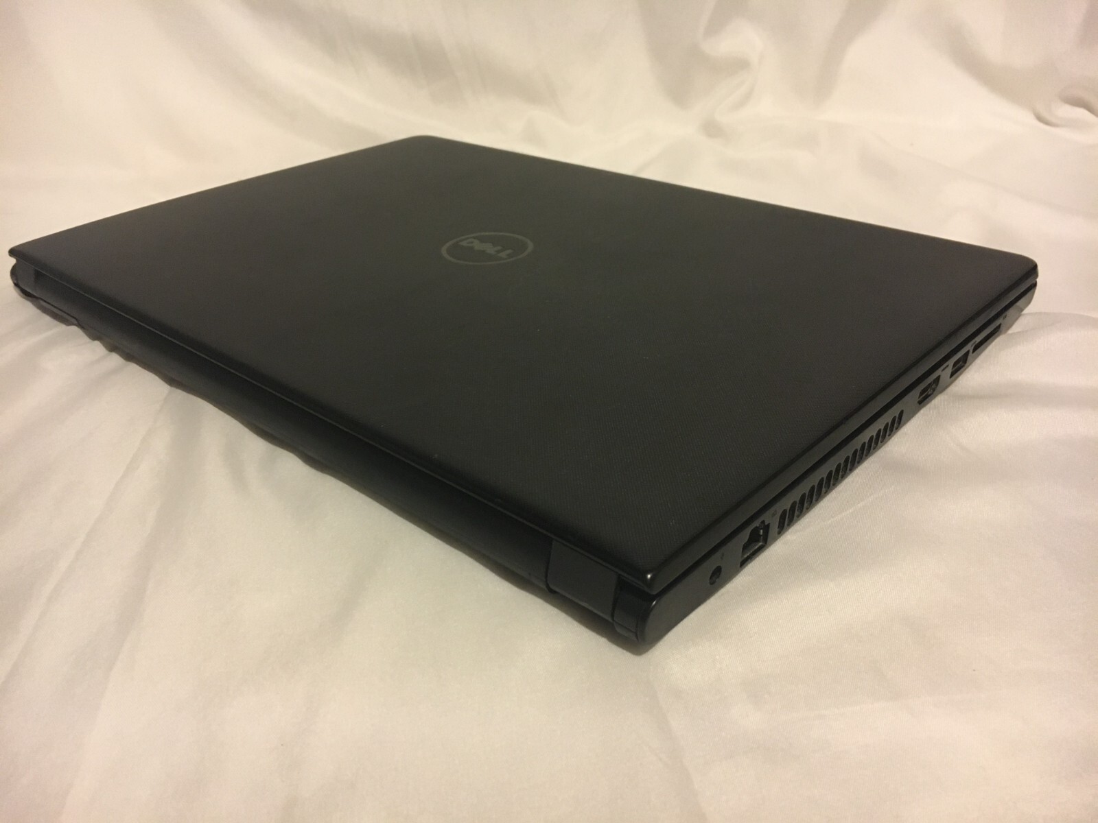 Dell inspron 15 3000 series laptop computer Core i3-5015U