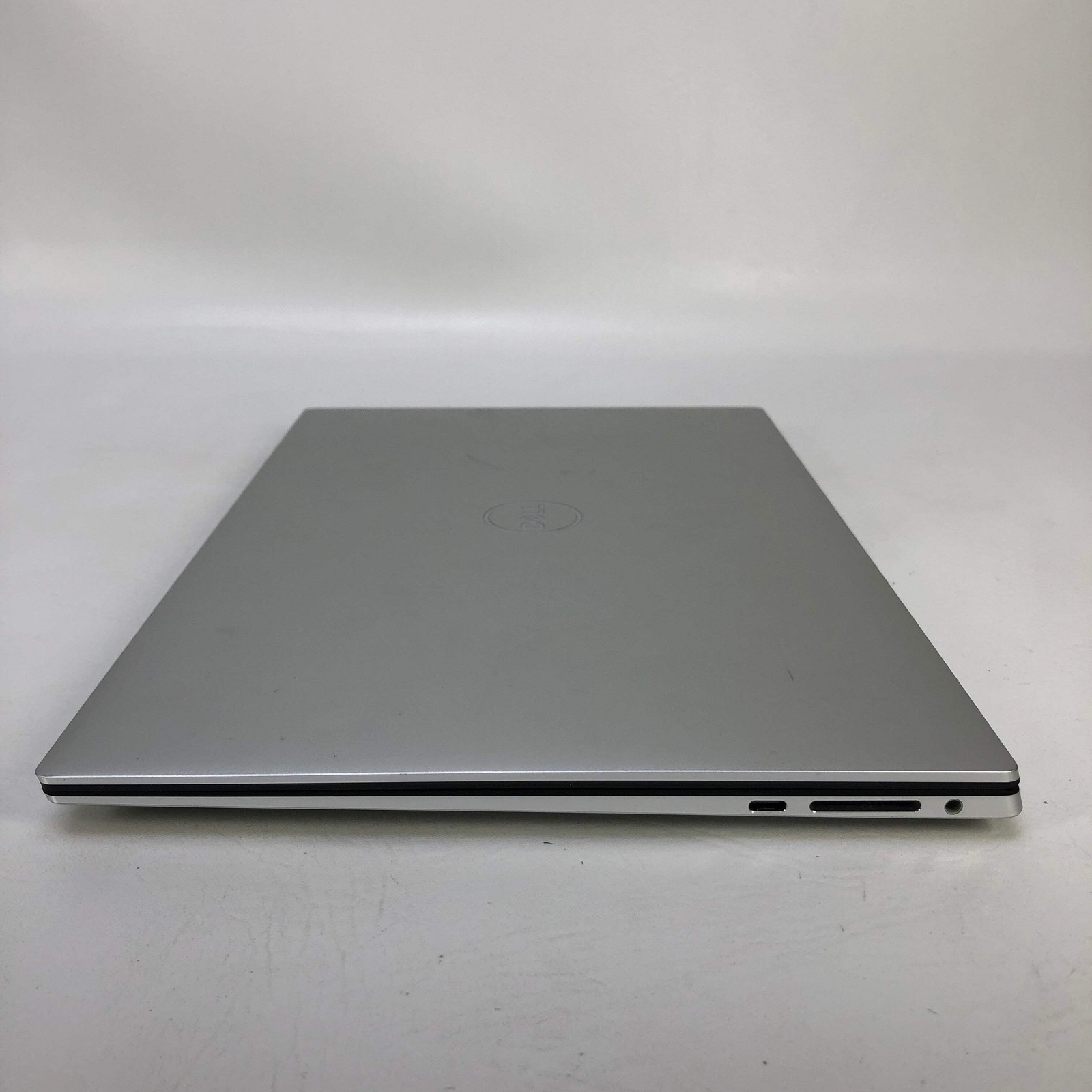 Dell XPS 15 9520 15.6″ i7-12700H 2.3GHz 16GB RAM 1TB SSD GeForce RTX 3050 Ti