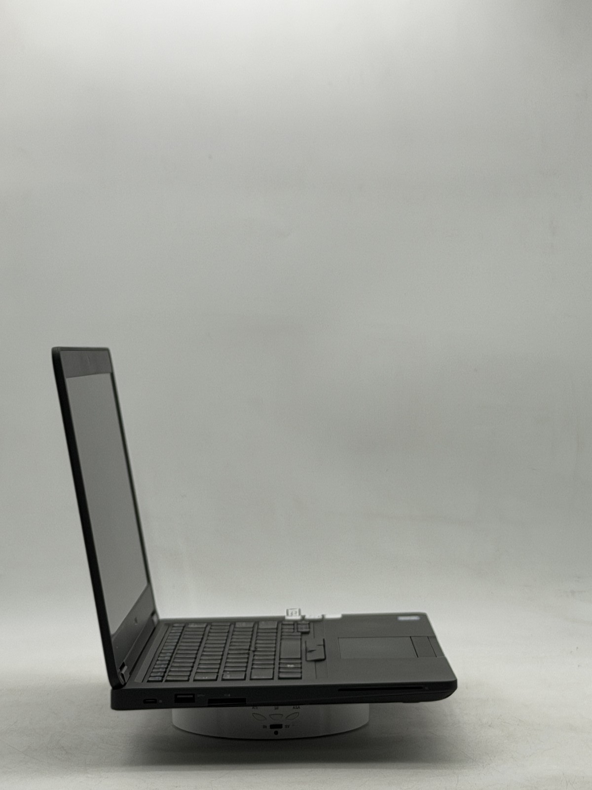 Dell Latitude 5490 14″ i5-7300U 8GB 256GB NO OS {READ}