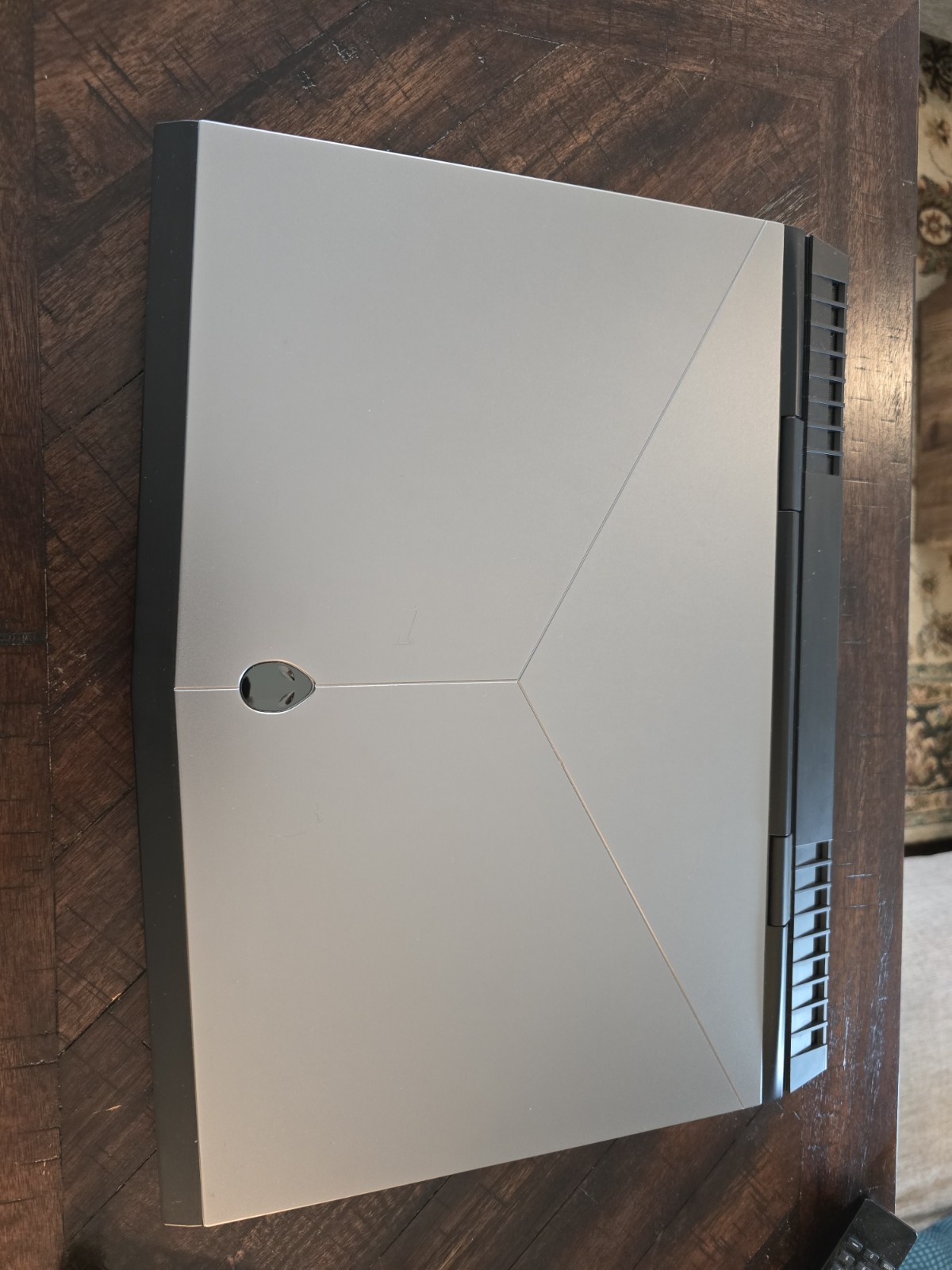 Alienware 17 R5 Laptop I7-8750H, 16GB RAM, GTX 1070, 1TB HDD/512 SSD