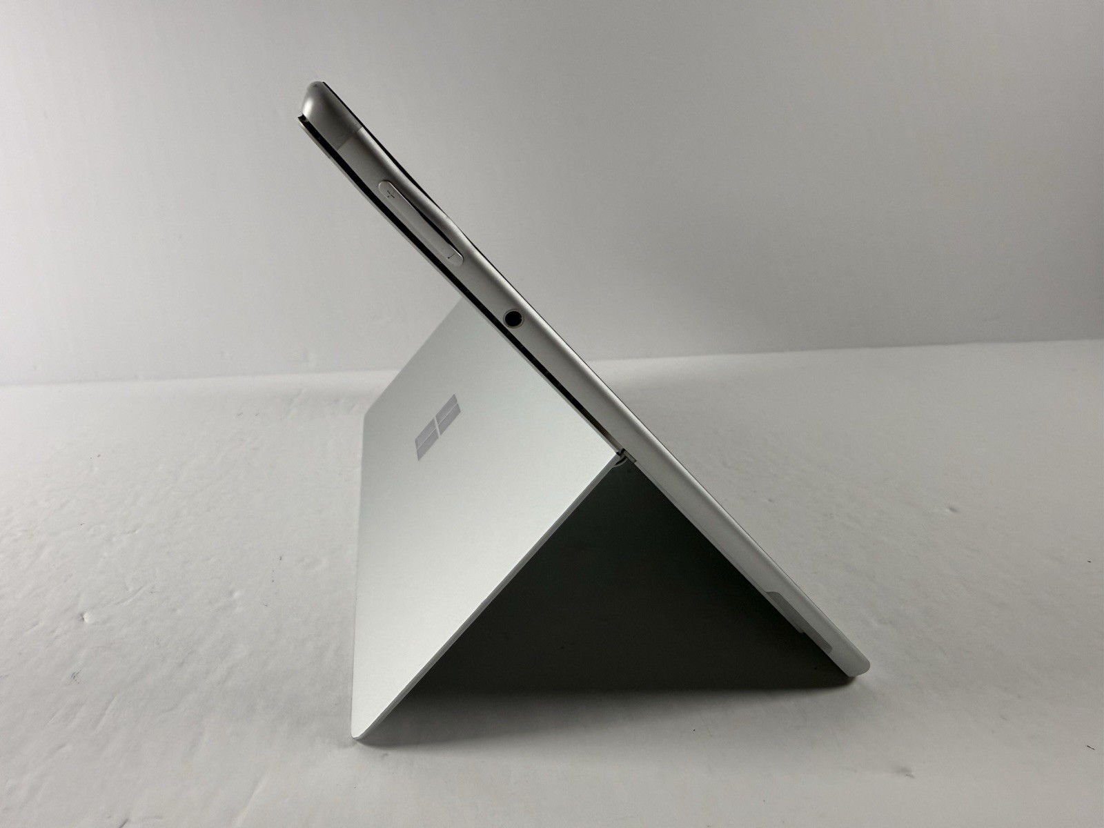 Microsoft Surface Pro 8 (1982) i5-1145G7 – 16GB RAM – 256GB 120Hz – Win 11 Pro