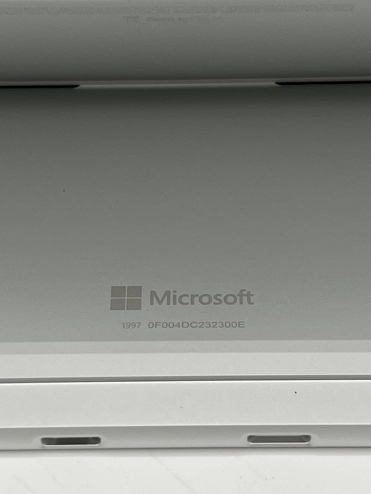 Microsoft Surface Pro 9 13″ ARM SQ3 8GB 256GB 5G Unlocked Windows 11 Pro