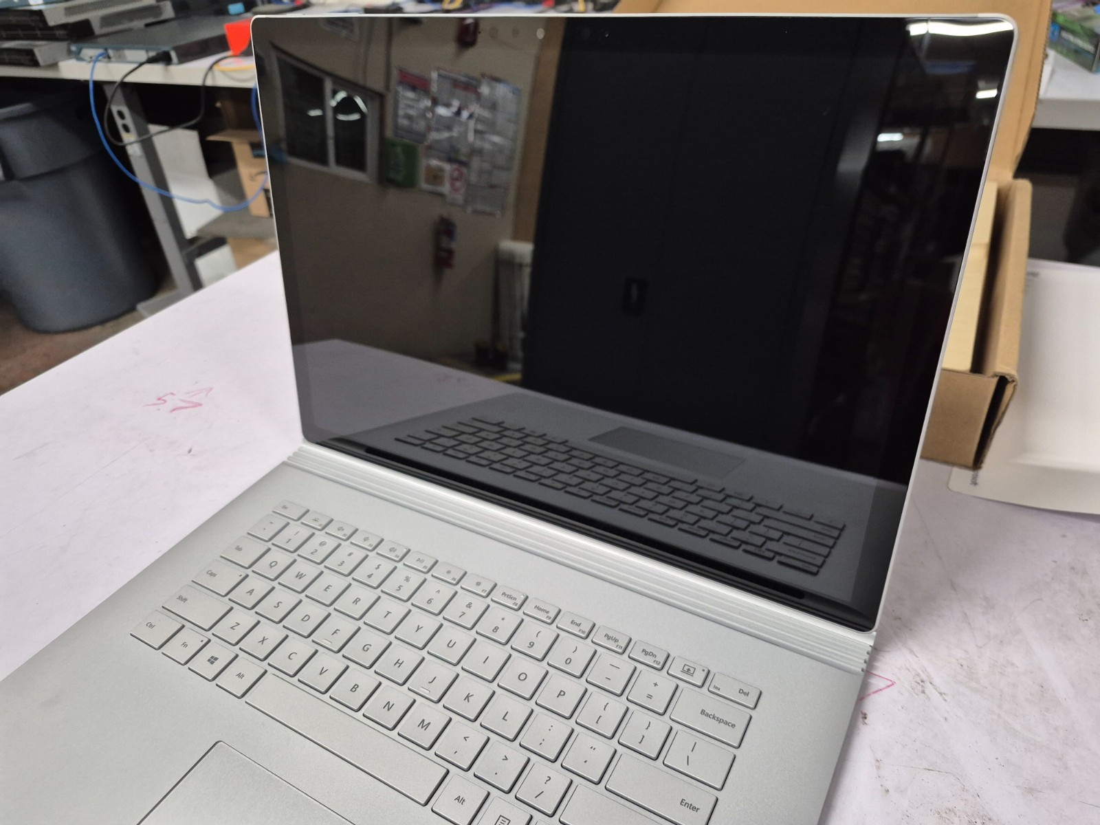 Microsoft Surface Book 3 15″ (256GB SSD, Intel i7-1065G7, 1.30GHz, 16GB RAM,…