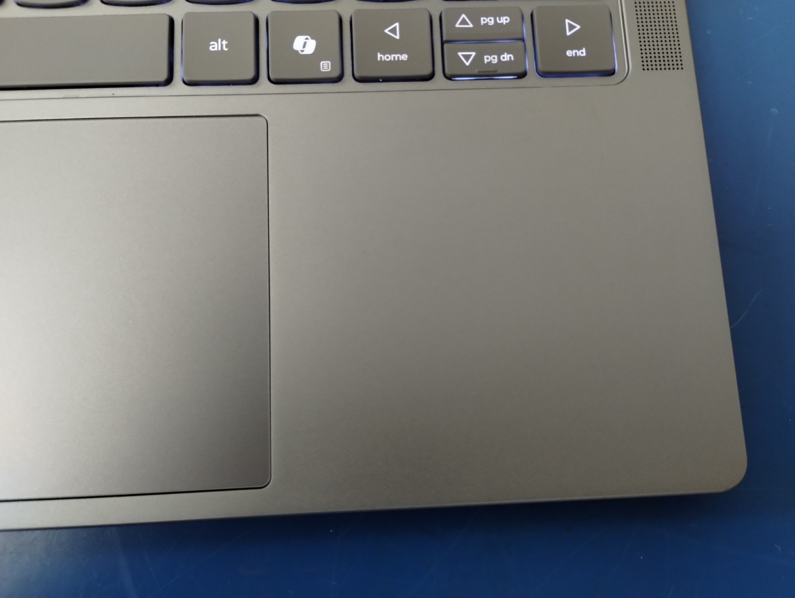 Lenovo Slim 7 14ILL10, Intel Core Ultra 7, 2.20 GHz, 32 GB RAM, 1 TB NVMe SSD