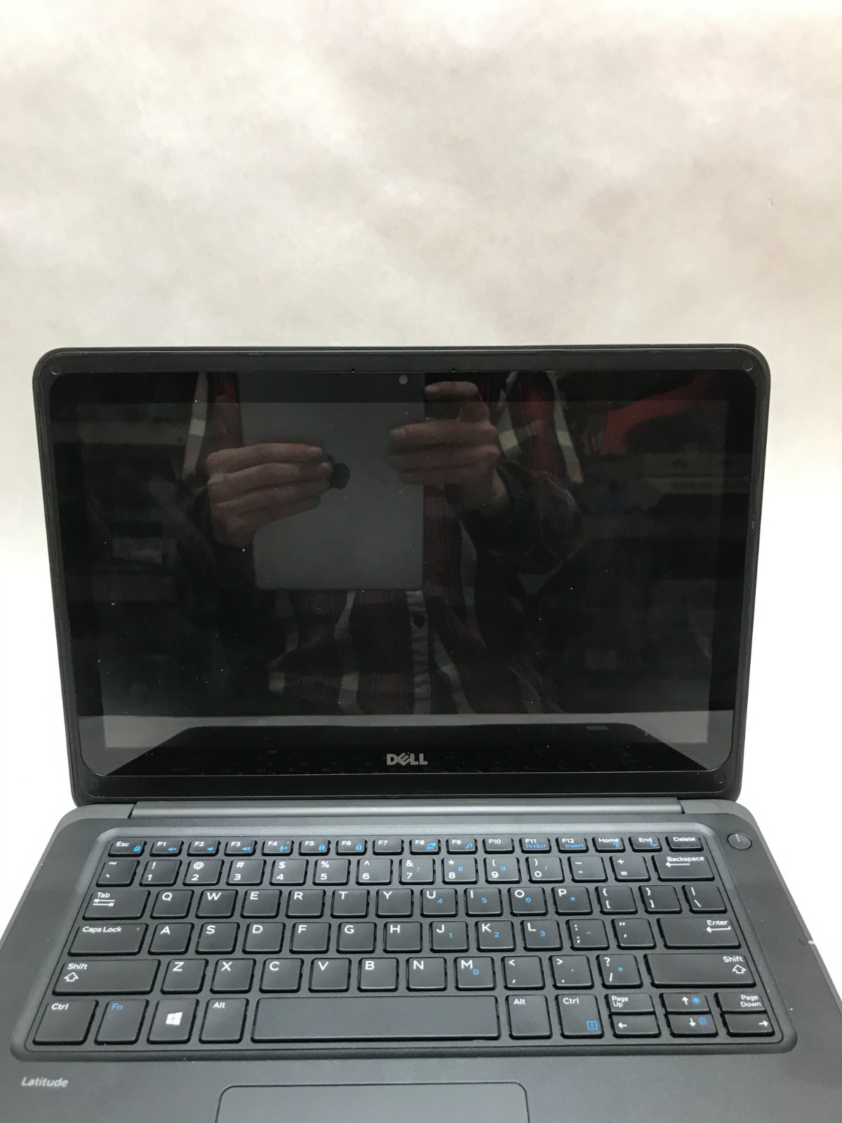 Dell Latitude 3380 13″ Intel Core i3 NO RAM NO HDD/OS For Parts NO POWER READ DW
