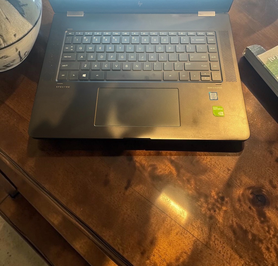 HP Spectre x360 15″ 2-in-1 4K Ultra HD Touch i7-7th Gen 16GB RAM AS-IS