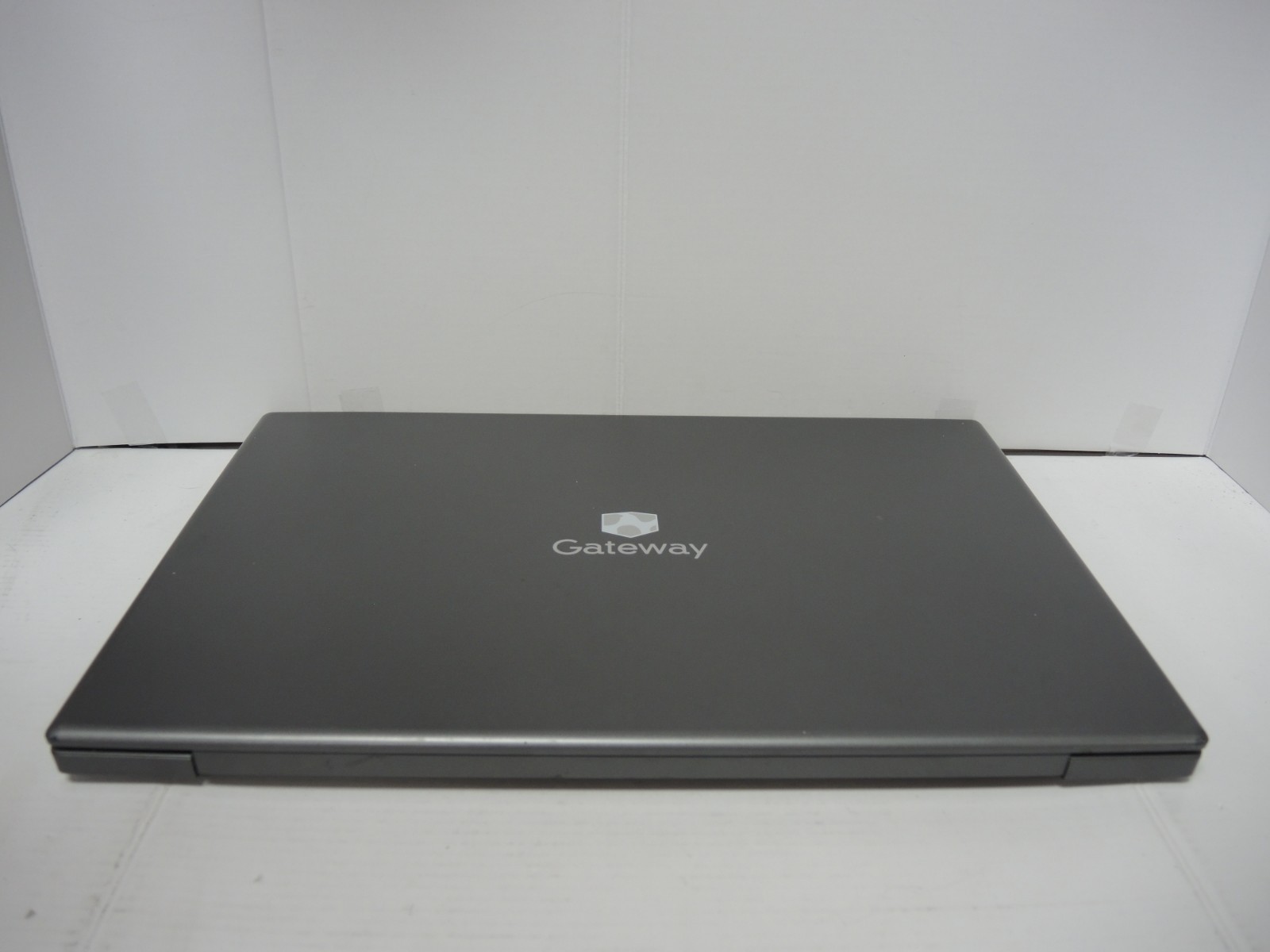 Gateway 15.6″ Ultra Slim Notebook [DEAD / PARTS ONLY / NON-FUNCTIONAL]