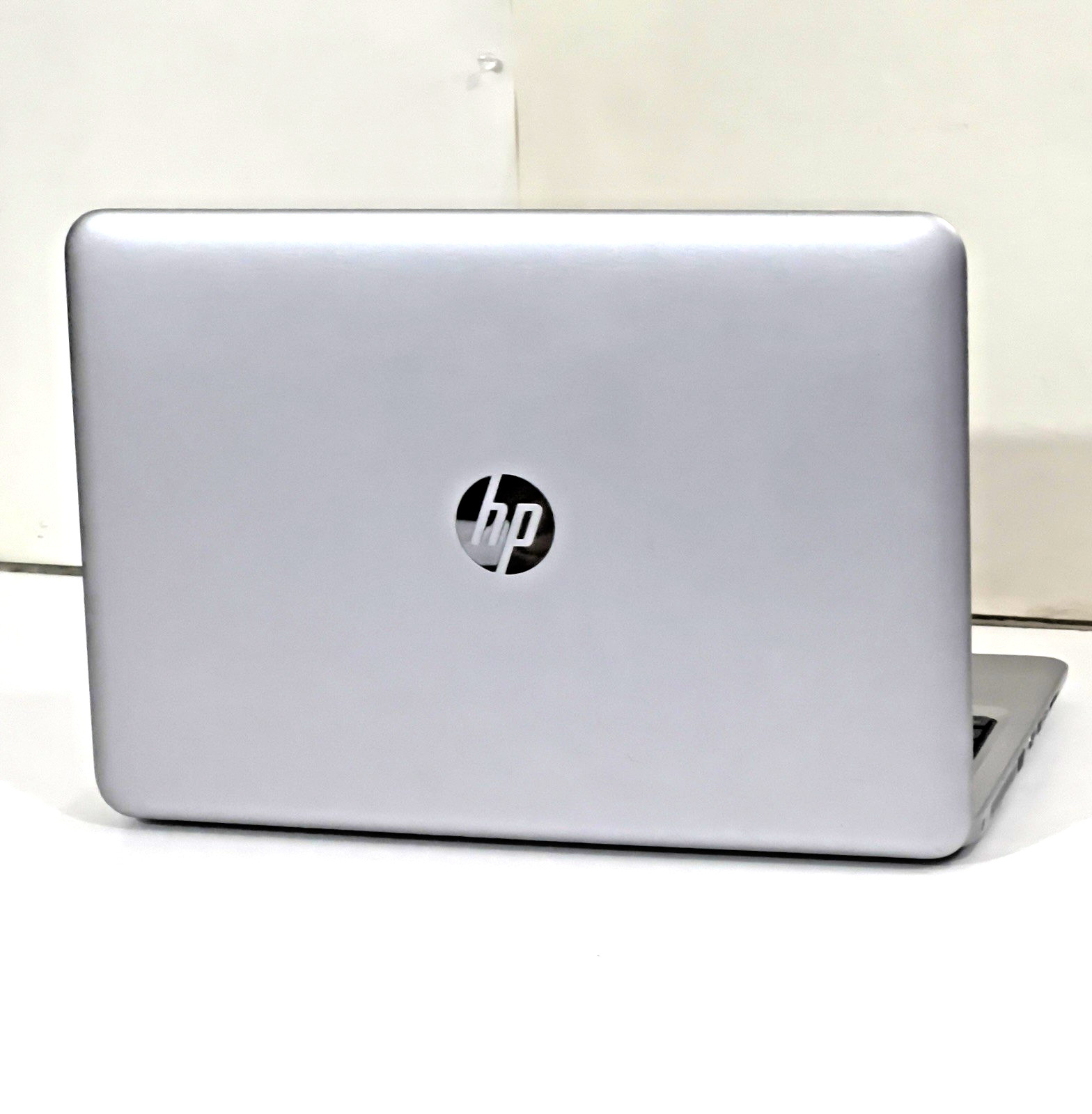 The HP ProBook 450 G4 NOTEBOOK i5-7200u 2.5Ghz 12GB 256GB SSD WIN 11P EXCELLENT