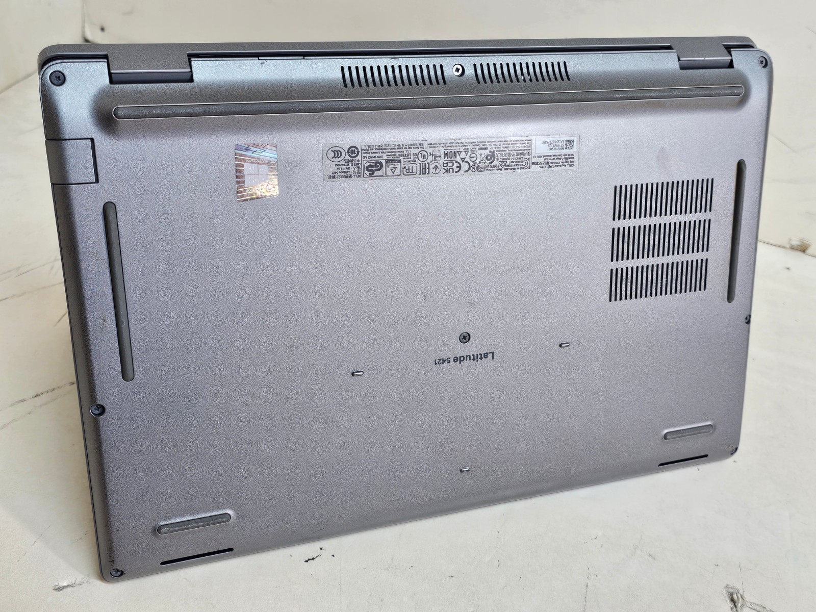 Dell Latitude 5421 Laptop – 2.5 GHz i7-11850H 16GB 512GB SSD Webcam 14″ – SP3