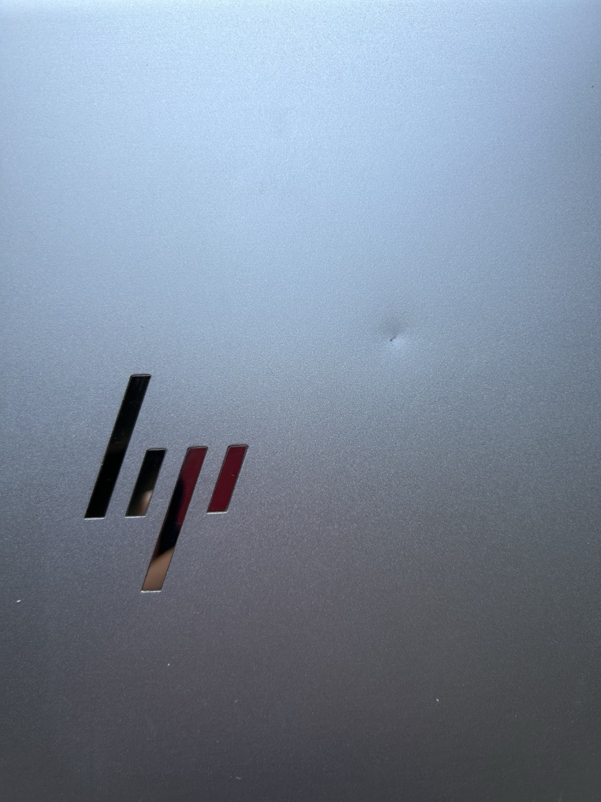 HP ENVY 15.6″ i7 16GB RAM 1TB SSD Silver FHD 1920×1080 w/ Charger