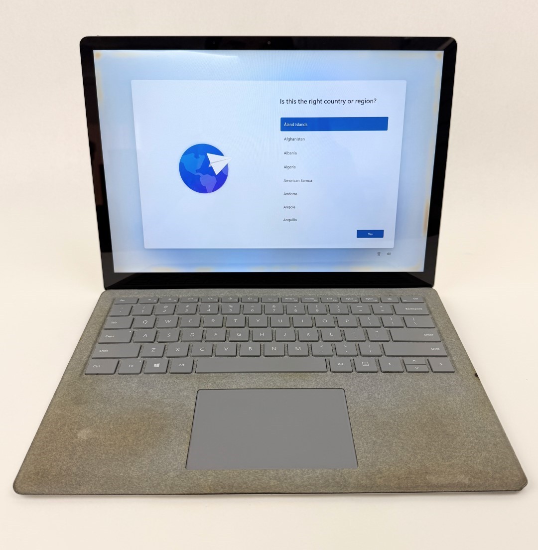 Microsoft Surface Laptop 2 1769 13.5″ Touch i5-8250 8GB 256GB SSD W11H – READ