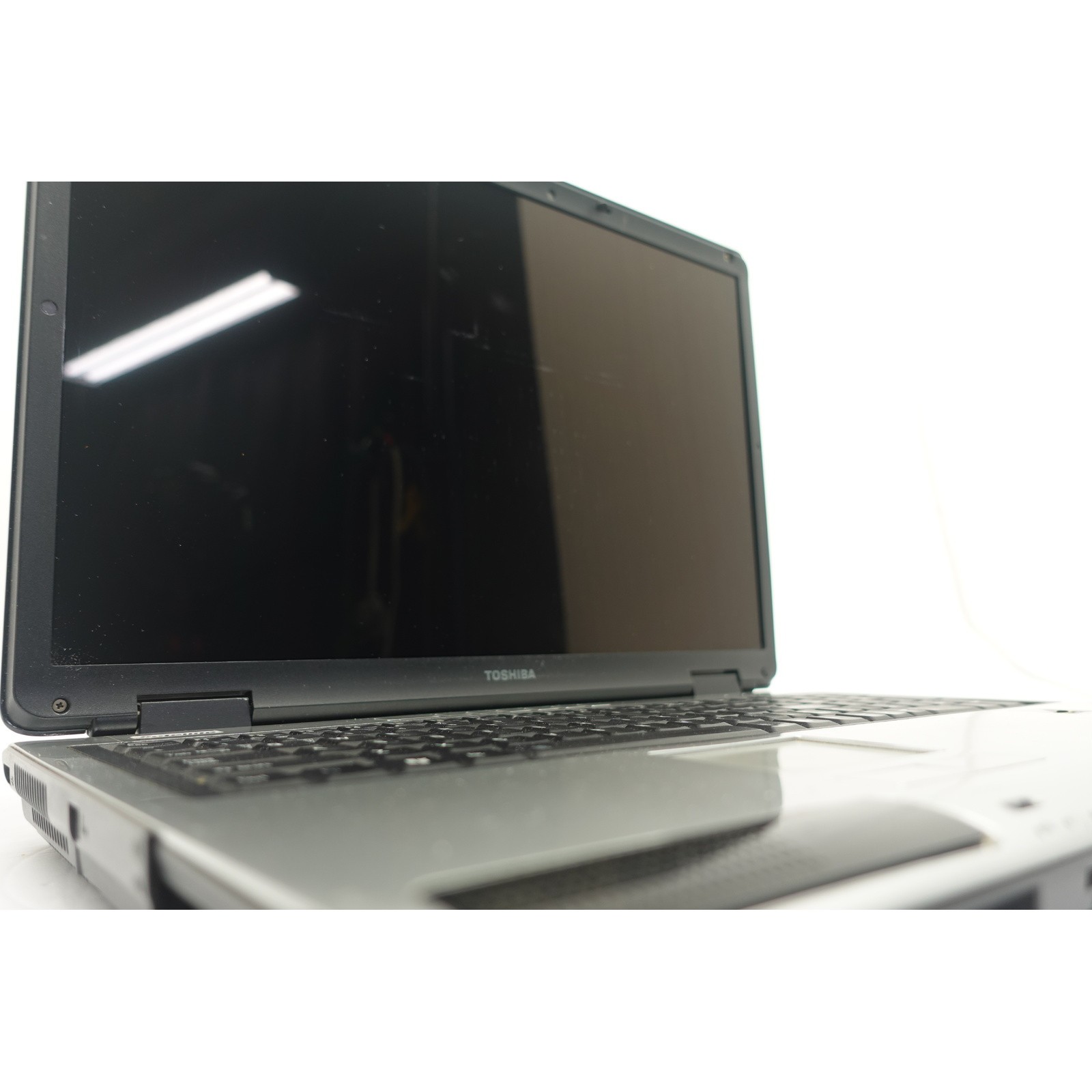 Vintage Toshiba Satellite 17″ P105 Retro Gaming Rig 2gb 160GB 1.66GHz Win XP SP3