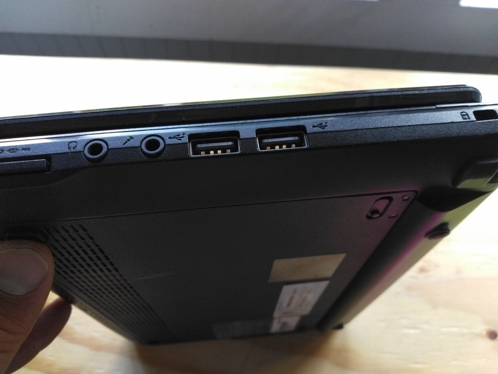 Gateway LT2802u 10.1″ Netbook-Intel Atom N455-120GB SSD-2GB RAM-Windows 7-Office