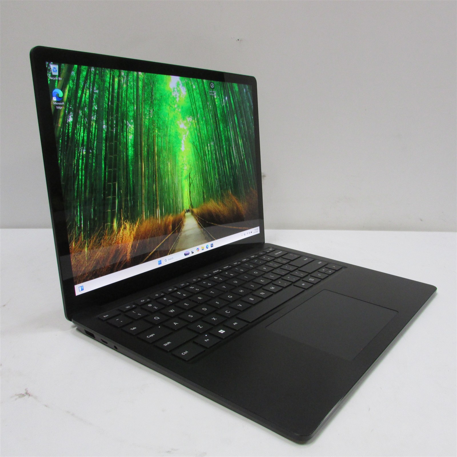 Microsoft Surface Laptop 5 1951 i5-1245U 2.5GHz 16GB RAM 512GB 13.5″ Win 11 Pro
