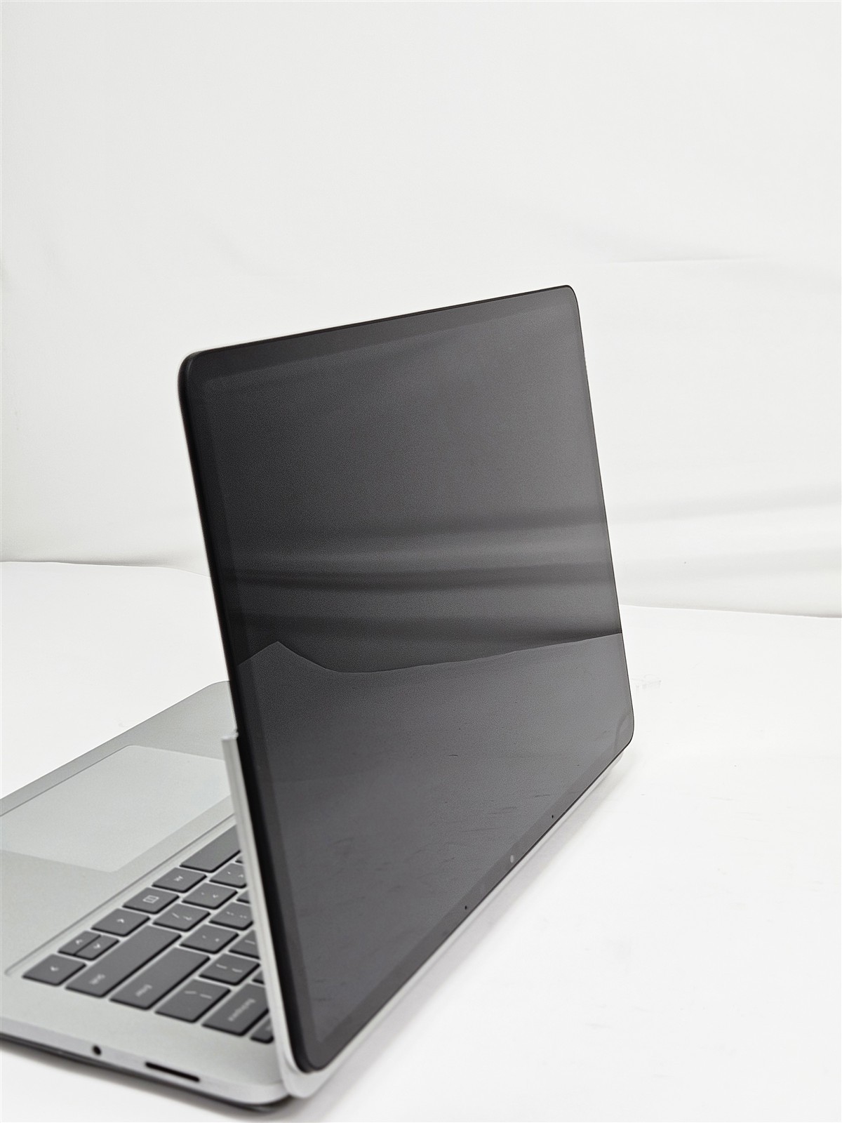 Microsoft 14.4″ Surface Laptop Studio 1964 i7-11370H 32GB RAM No SSD Platinum