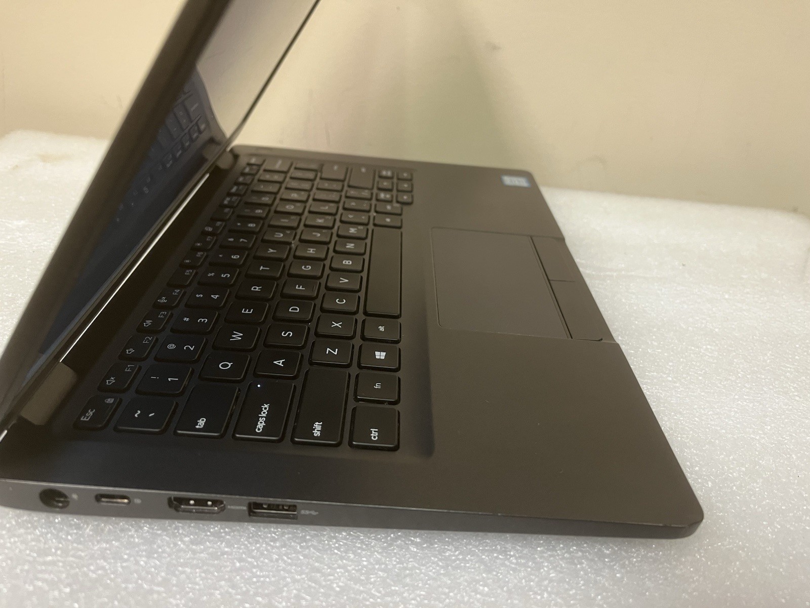 Dell Latitude 5300 13.3″ FHD Touch Intel i7-8665U 1x 8GB RAM 512GB SSD Win 11