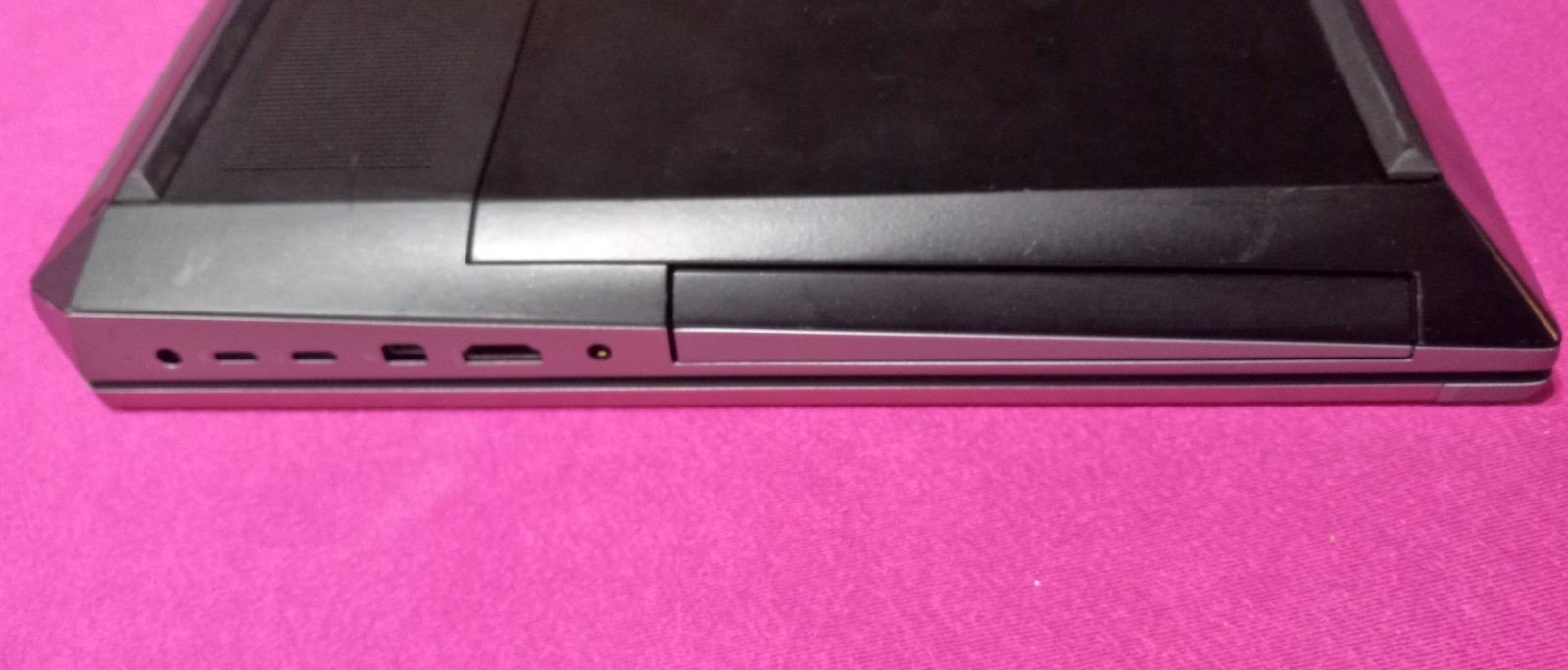 HP ZBook 17 G5 laptop Intelc6-core 2.4-3.6Ghz 16GB ram 512GB NVIDIA “P5000”