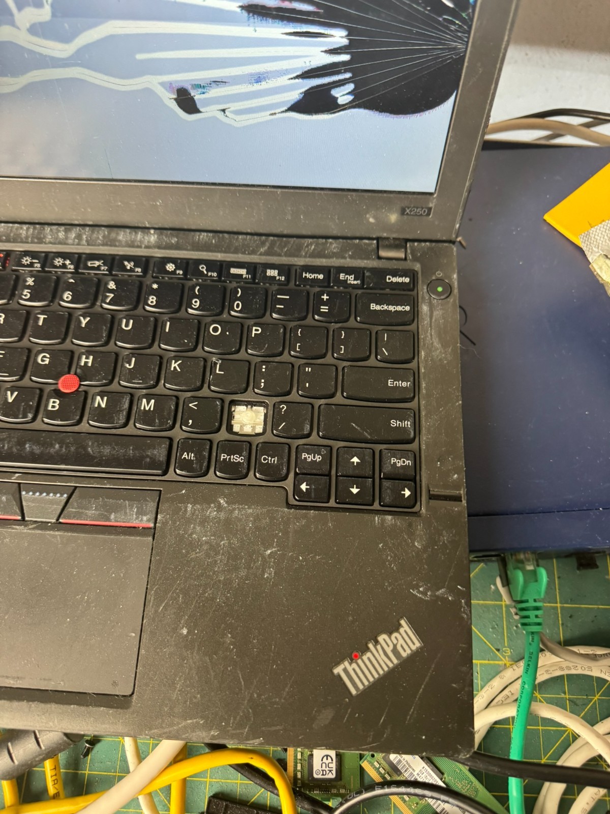 Lenovo ThinkPad X250 12.5in Intel i5 4th Gen 4GB RAM No Drive Parts/Repair #5077