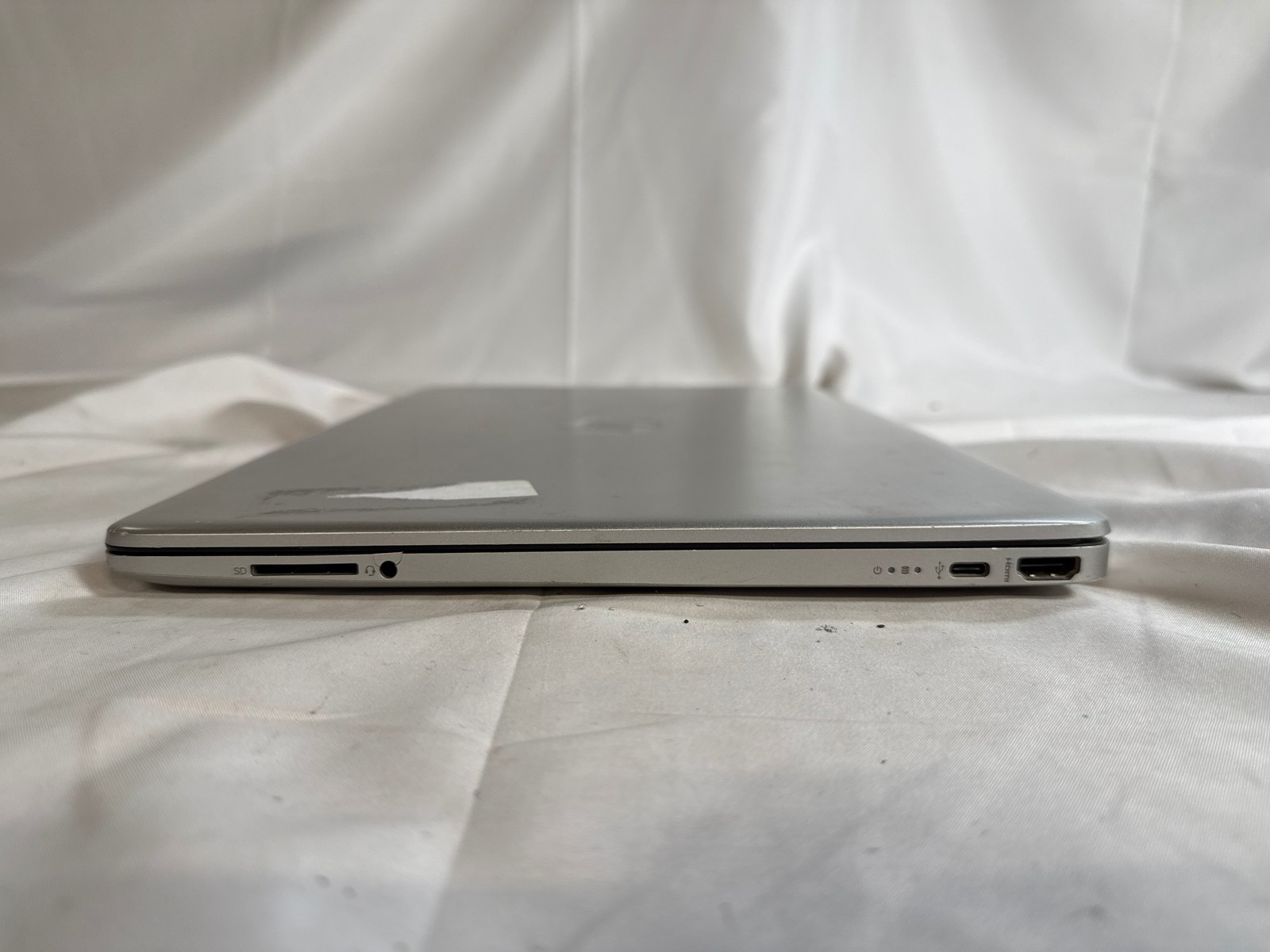 HP Notebook 15-dy1045nr Intel Core i5-1035G1 8 GB 256GB SSD 15.6″