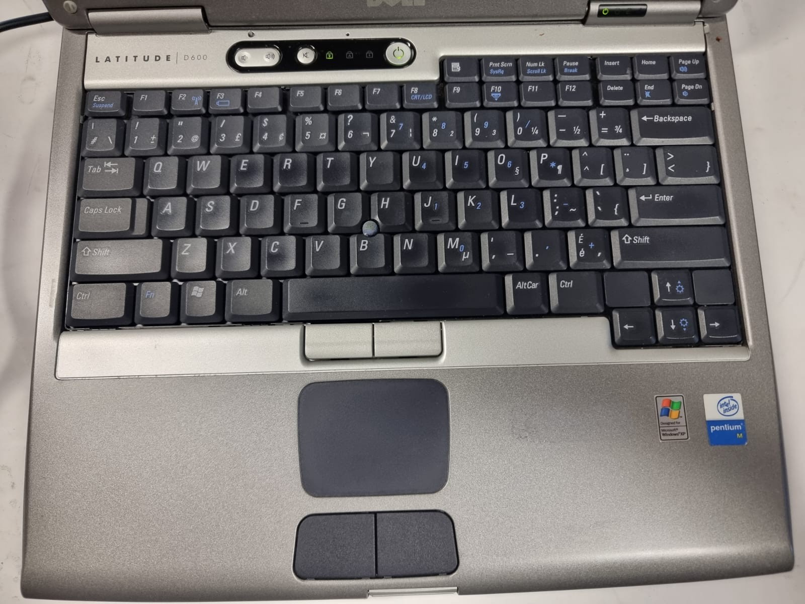 VINTAGE Dell Latitude D600 Laptop Pentium M 1.6ghz 512Mb RAM / No HDD/ No OS